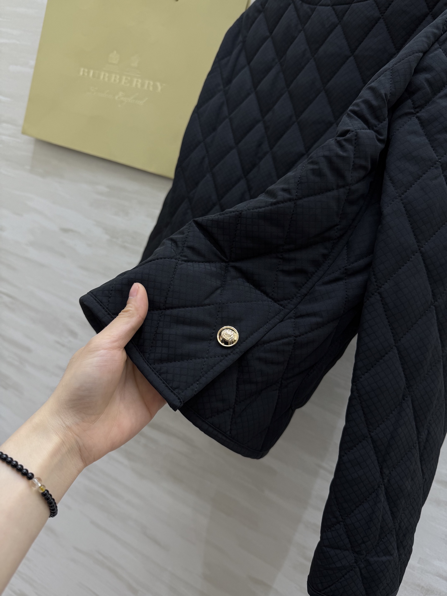 #Burberr♡菱格圆领马车刺绣🪡棉服外套 高品质定制 现货首发size：S/M/L（M码肩宽：43，