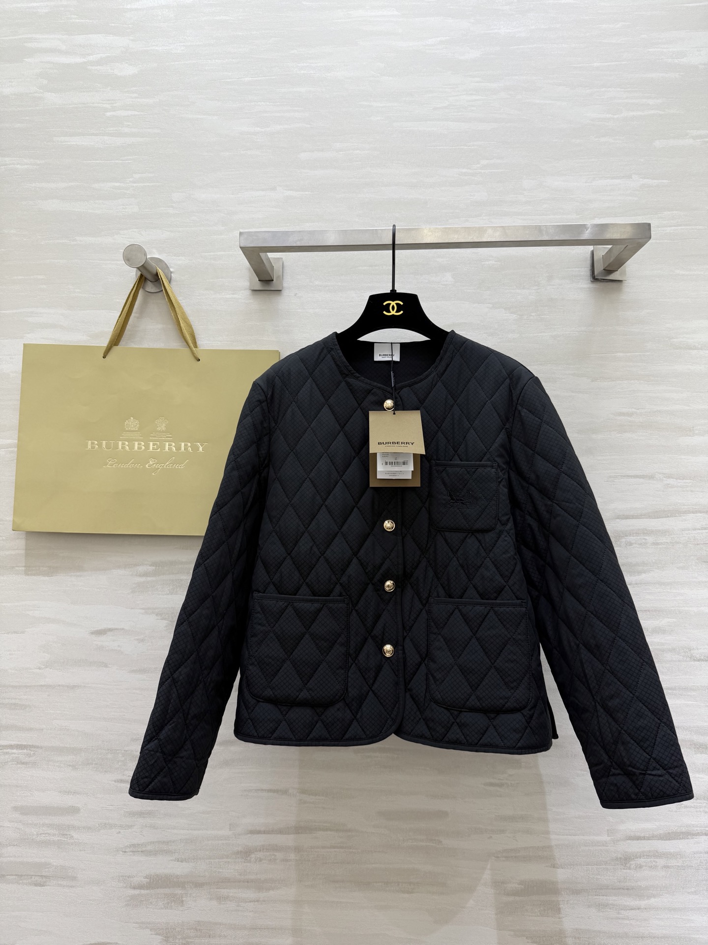 NO:684016,#Burberr Diamond Round Neck Carriage Embroidered Cotton Jacket High Quality Customized Ready Available First SizeS/M/L (M Size Shoulder Width 43, Bust 102, Clothes Length 60),,burberry,jackets & coats,19860909#Burberr菱格圆领马车刺绣棉服外套 高品质定制 现货首发sizeS/M/L（M码肩宽43,胸围102,衣长60）,,burberry,jackets & coats,,Women's clothing