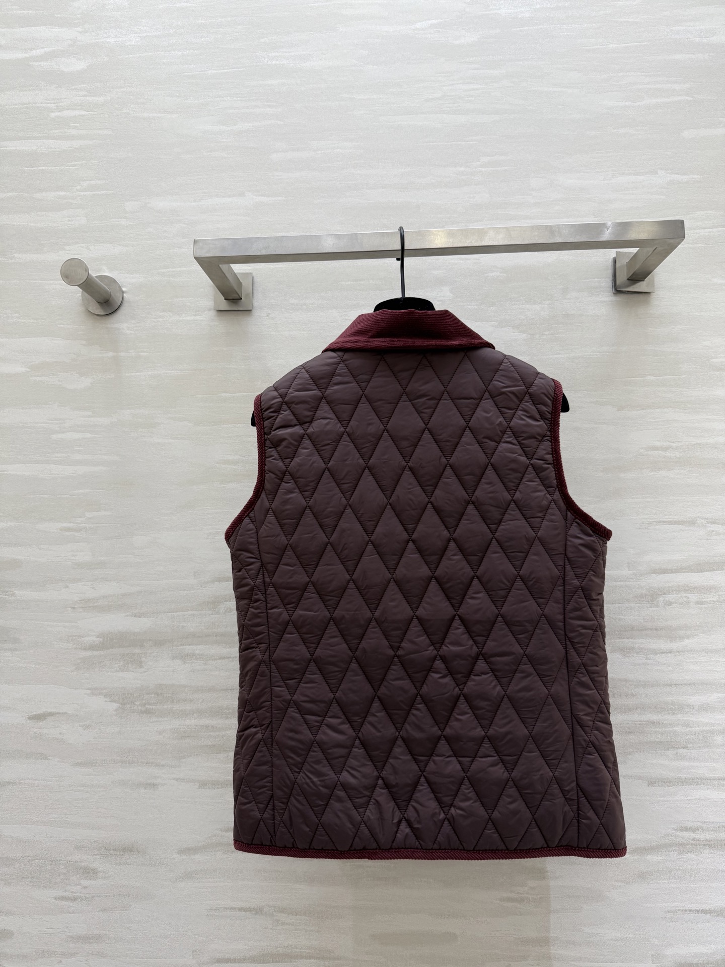 #拉夫劳伦紫标系列 菱格绗缝马甲 经典荾格纹＋绒面翻领 复古精致 金属纽扣点缀 细节满分！无袖马甲设计超