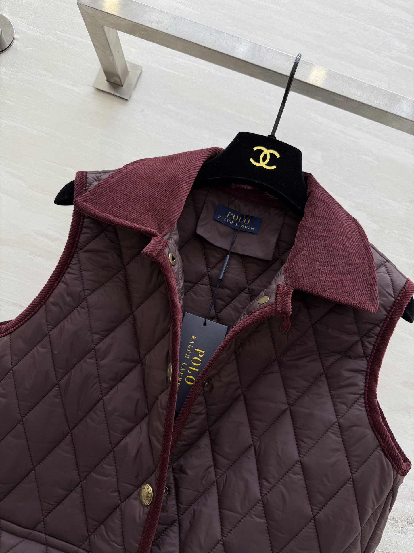 #拉夫劳伦紫标系列 菱格绗缝马甲 经典荾格纹＋绒面翻领 复古精致 金属纽扣点缀 细节满分！无袖马甲设计超