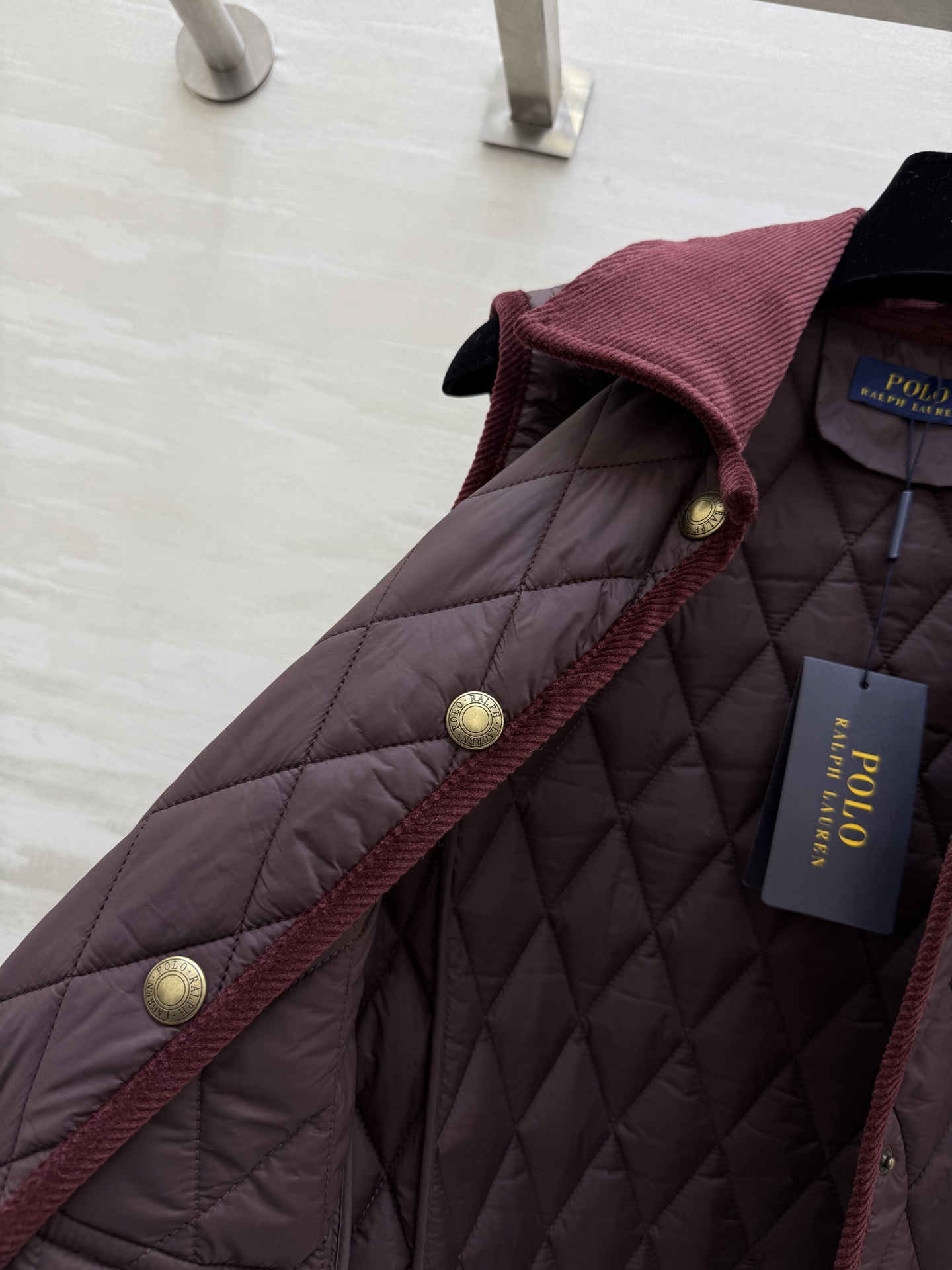 #拉夫劳伦紫标系列 菱格绗缝马甲 经典荾格纹＋绒面翻领 复古精致 金属纽扣点缀 细节满分！无袖马甲设计超