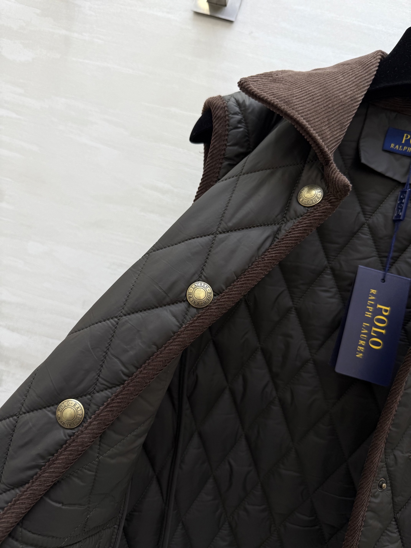 #拉夫劳伦紫标系列 菱格绗缝马甲 经典荾格纹＋绒面翻领 复古精致 金属纽扣点缀 细节满分！无袖马甲设计超