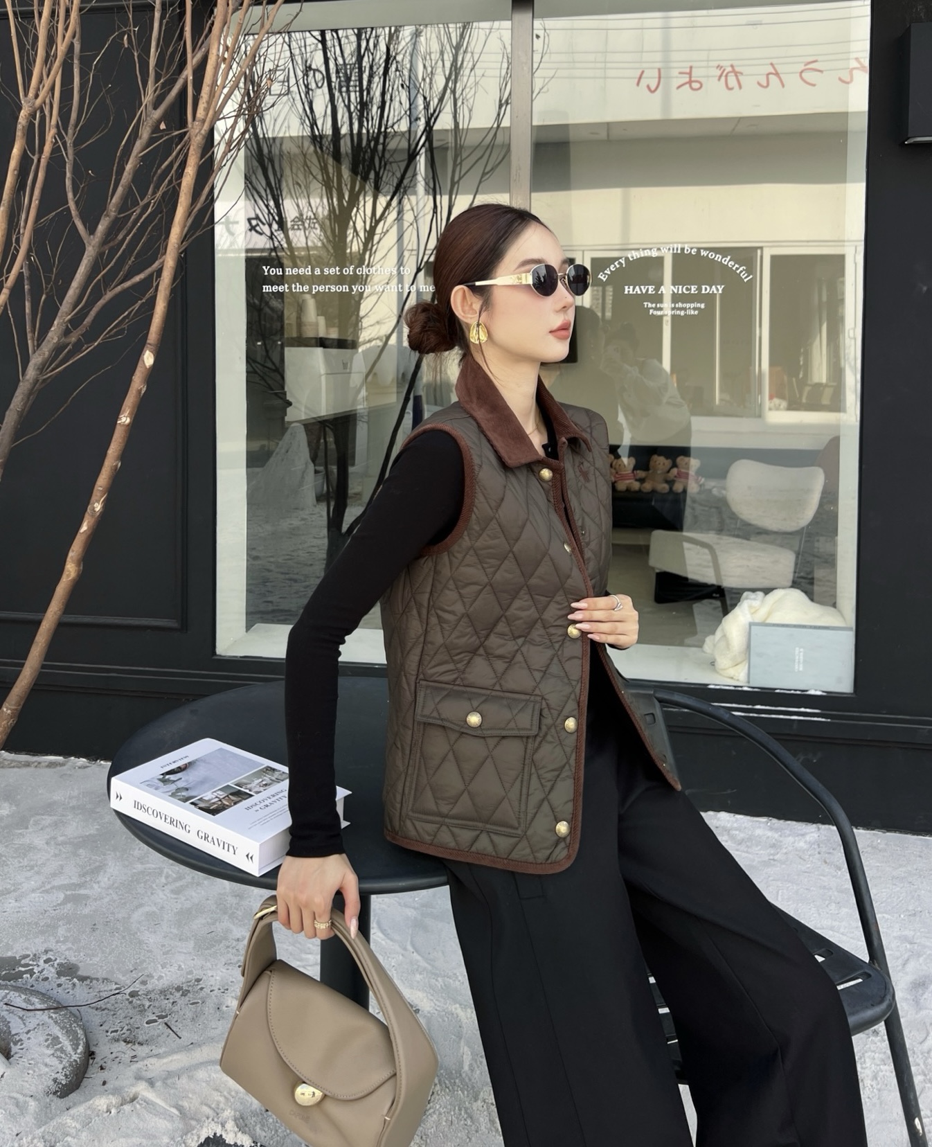 NO:683987,,,19860909,,,Women's clothing