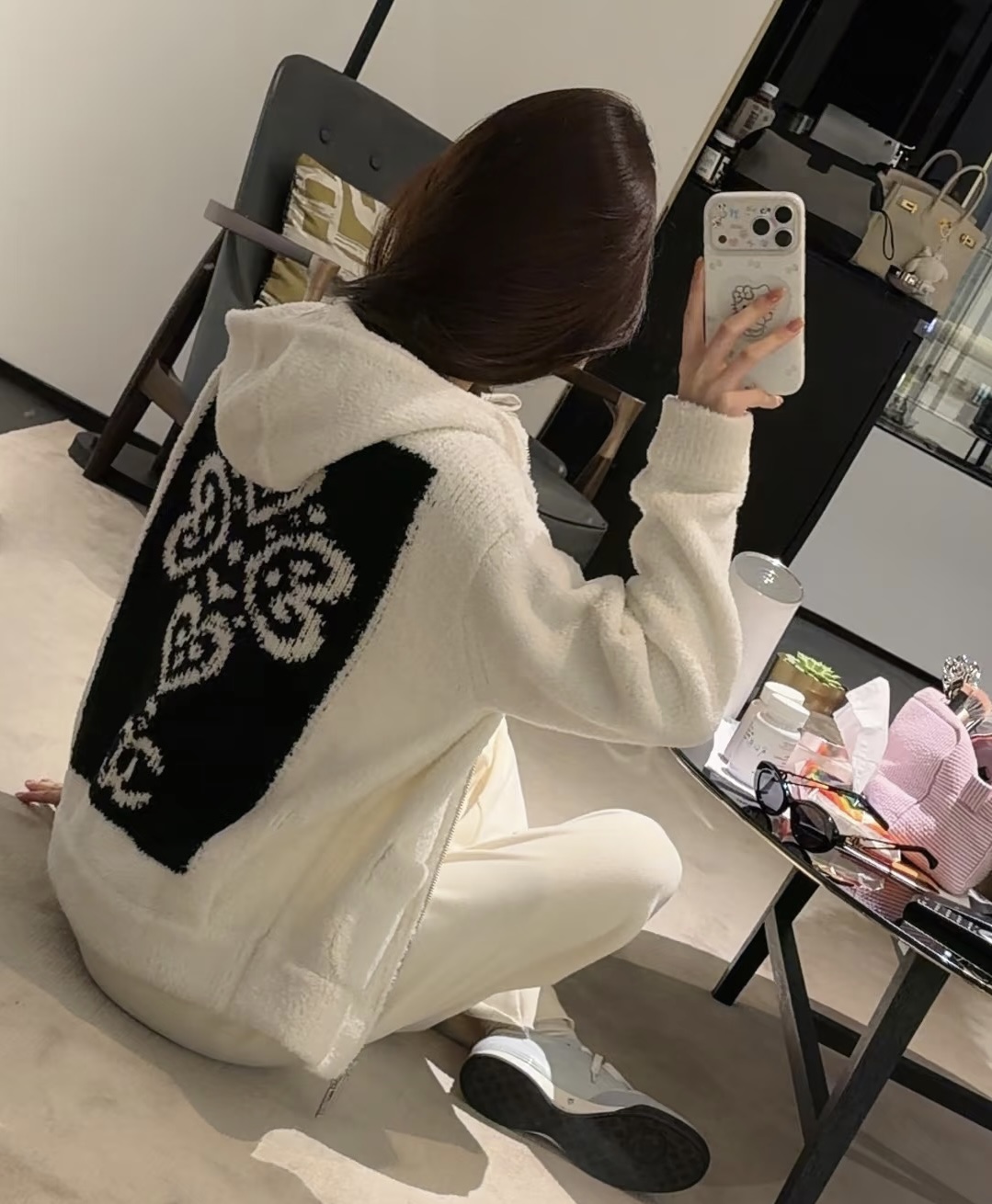 NO:684015,,,19860909,,,Women's clothing