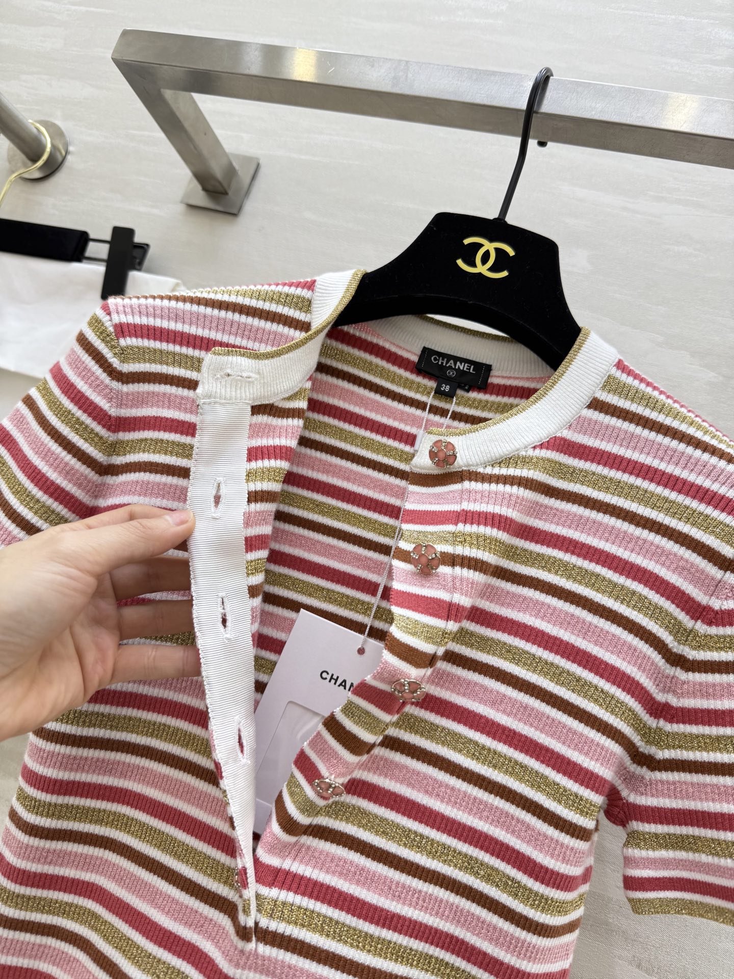 #Chane♡²⁶C 纽扣开合条纹针织衫 原版开发 高品质定制 现货首发size：36/38/40（）