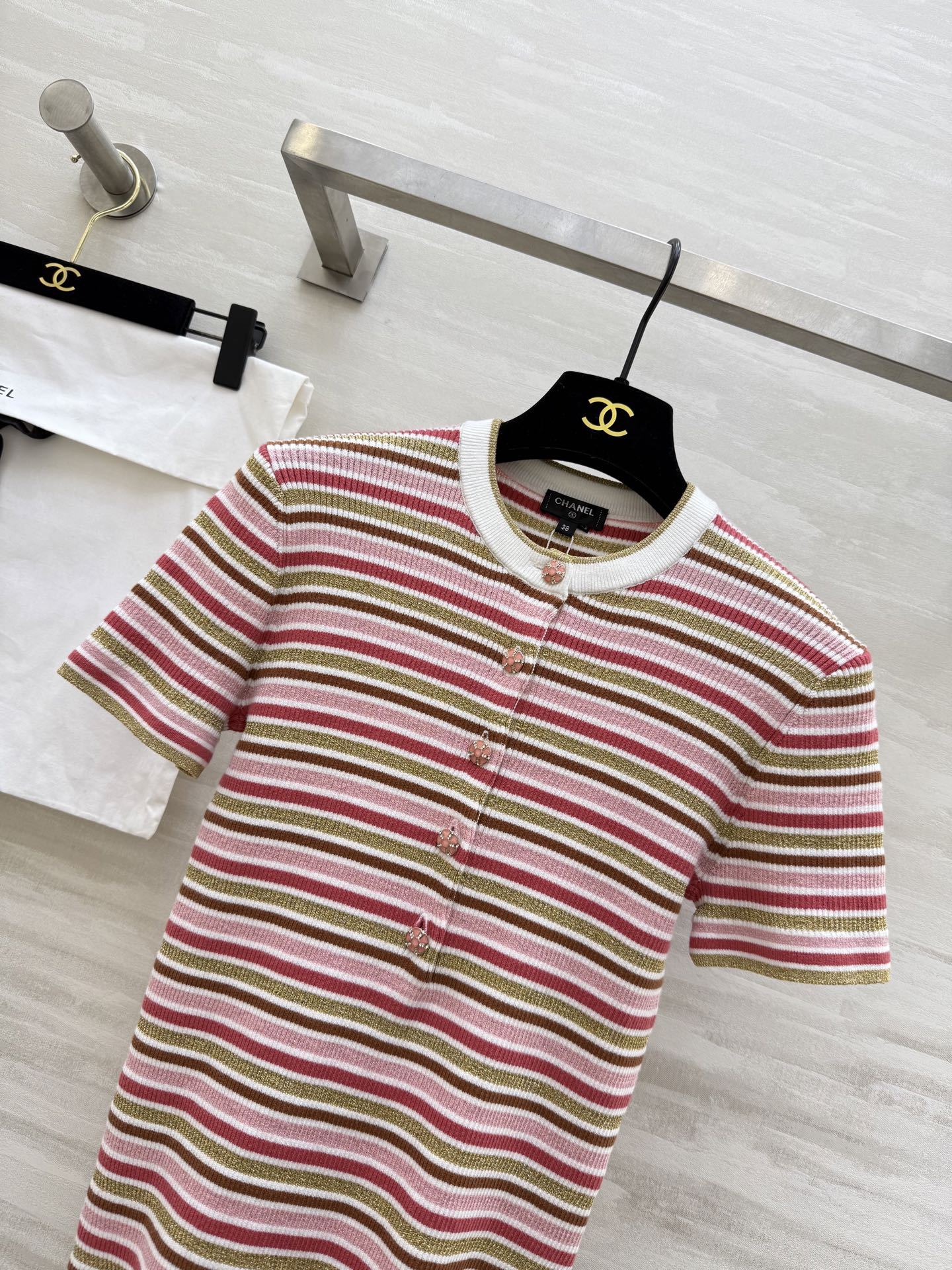 #Chane♡²⁶C 纽扣开合条纹针织衫 原版开发 高品质定制 现货首发size：36/38/40（）