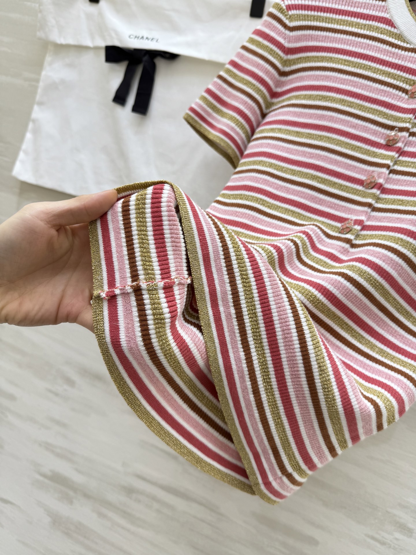 #Chane♡²⁶C 纽扣开合条纹针织衫 原版开发 高品质定制 现货首发size：36/38/40（）