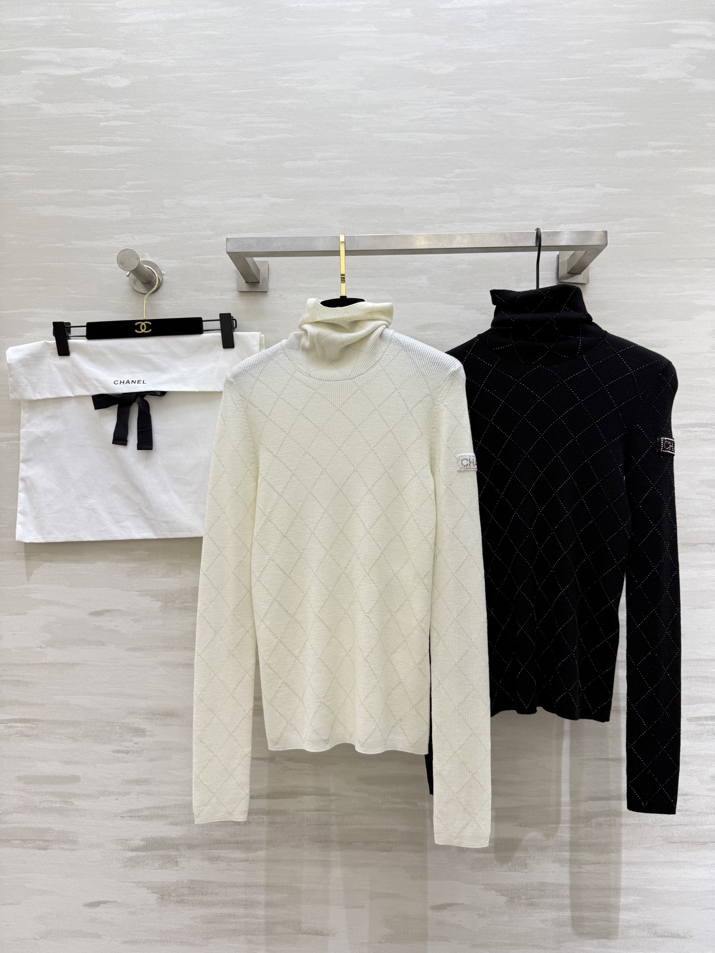 #Chane♡²⁵N 滑雪系列 高领长袖打底 原版定制纱线 采用18针挂毛工艺 织物里添加超细金银丝 才