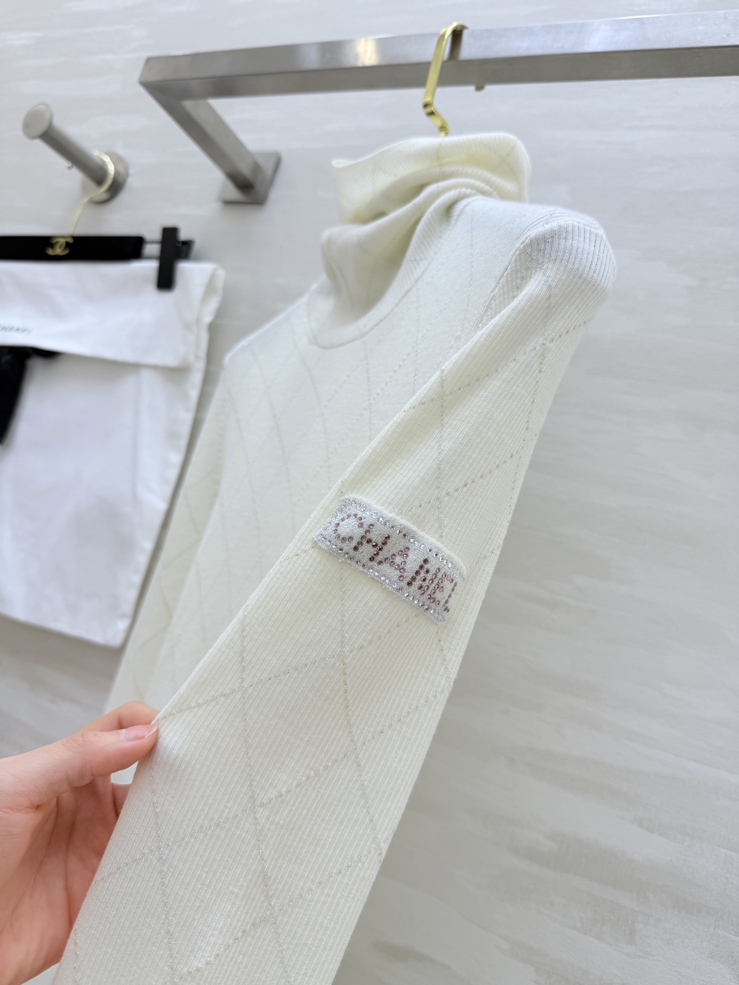 #Chane♡²⁵N 滑雪系列 高领长袖打底 原版定制纱线 采用18针挂毛工艺 织物里添加超细金银丝 才