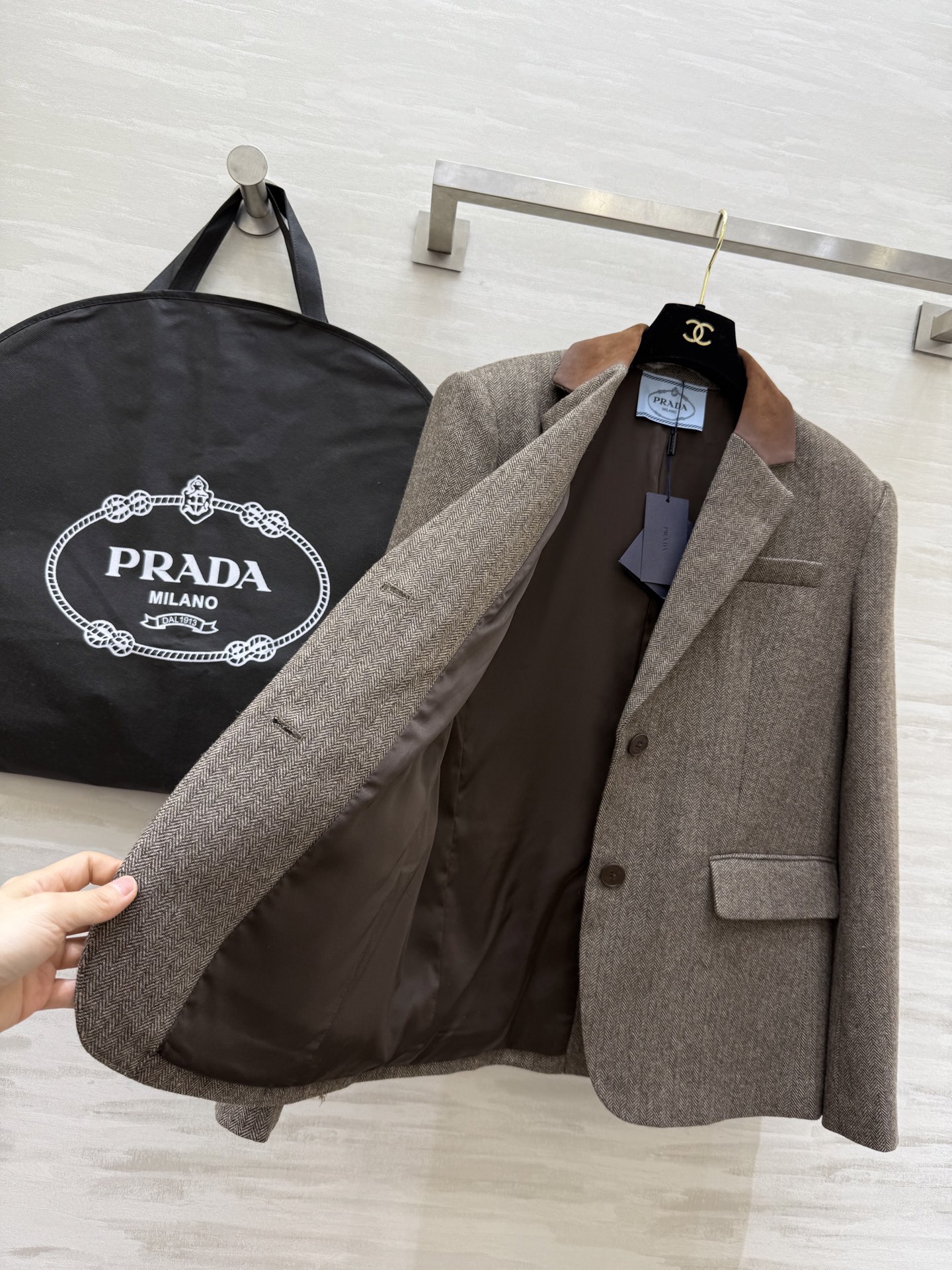 #Prad♡²⁶新款 羊毛混纺人字纹西装外套 微H直筒版型简约大气 高品质定制 现货首发size：S/M