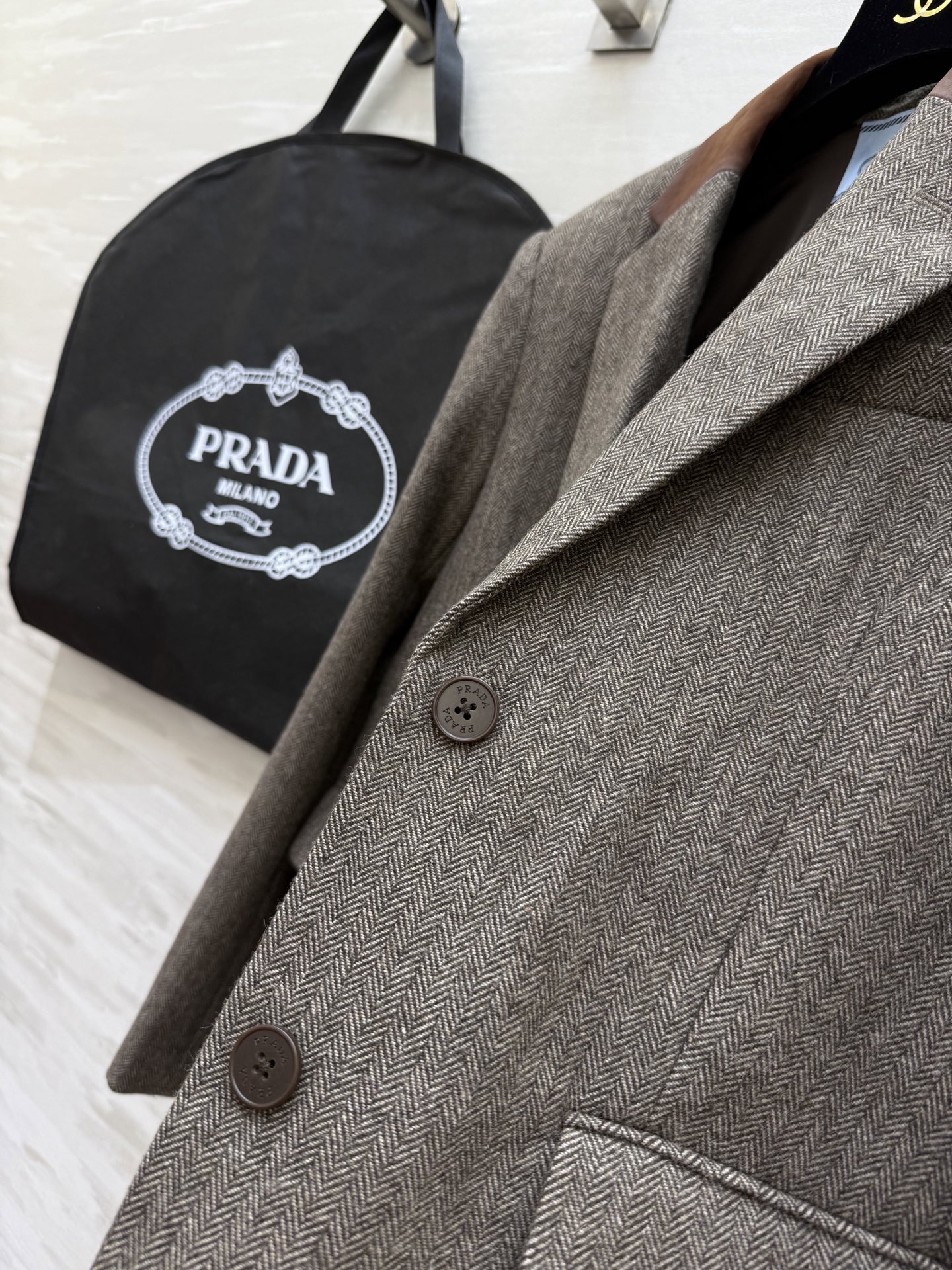 #Prad♡²⁶新款 羊毛混纺人字纹西装外套 微H直筒版型简约大气 高品质定制 现货首发size：S/M