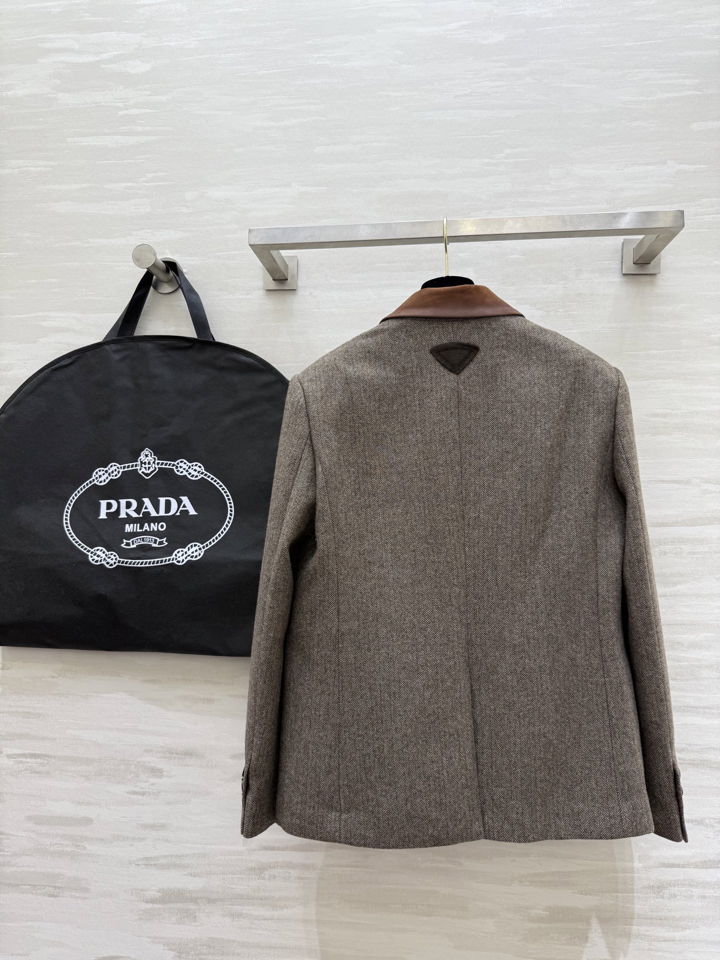 #Prad♡²⁶新款 羊毛混纺人字纹西装外套 微H直筒版型简约大气 高品质定制 现货首发size：S/M