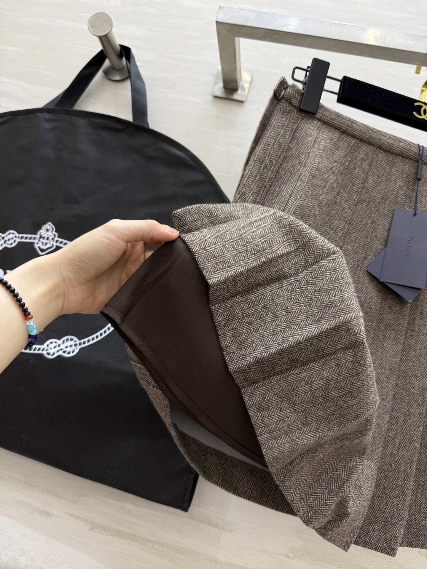 #Prad♡²⁶新款 羊毛混纺人字纹百褶半裙 高品质定制 现货首发size：S/M/L（s码腰围：66，