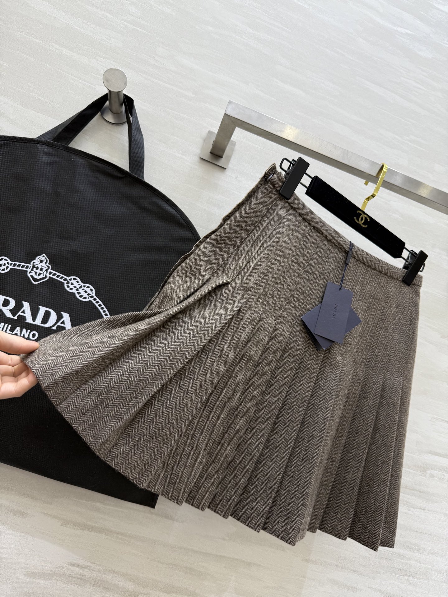 #Prad♡²⁶新款 羊毛混纺人字纹百褶半裙 高品质定制 现货首发size：S/M/L（s码腰围：66，