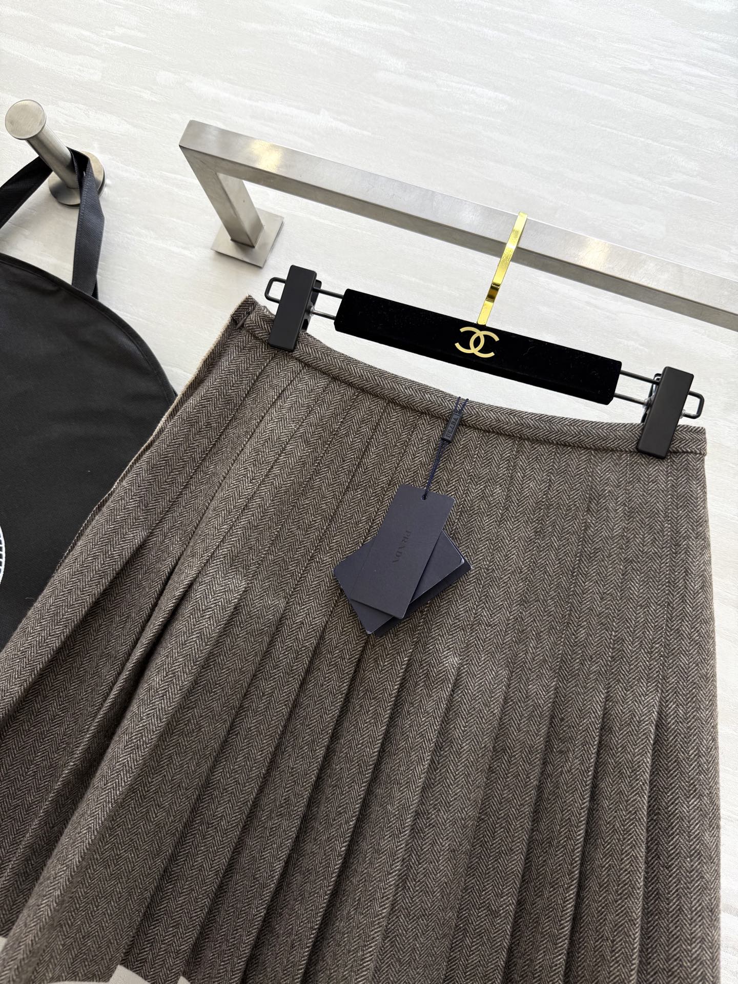 #Prad♡²⁶新款 羊毛混纺人字纹百褶半裙 高品质定制 现货首发size：S/M/L（s码腰围：66，