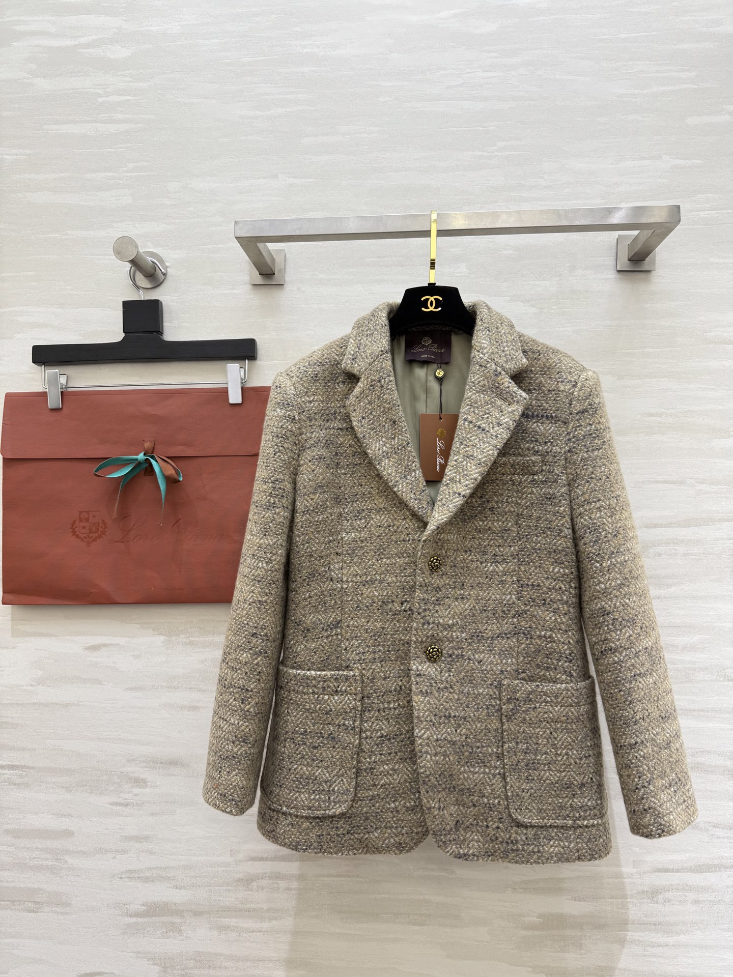 NO:684913,Loro Pian's new alpaca suit jacket, high-quality customization, available in stock, sizeS/M/L (S size bust 94, length 64),,loro piana,jackets & coats,business suit,19860909Loro Pian新款 羊驼毛西装外套 高品质定制 现货首发sizeS/M/L（s码胸围94,衣长64）,,loro piana,jackets & coats,business suit,,Women's clothing