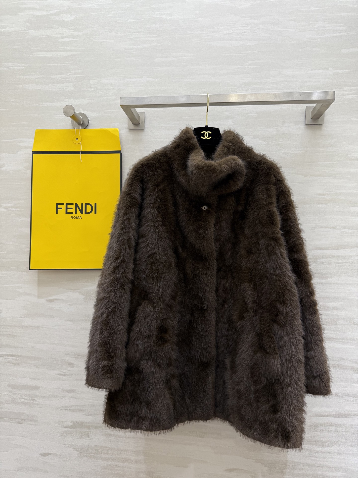 NO:684958,#Fend new style environmentally friendly fur jacket, high quality customization, available in stock first size S/M/L (S size bust 114, length 74),, fendi, jackets & coats,19860909#Fend新款 奶呼呼环保皮草外套 高品质定制 现货首发sizeS/M/L（s码胸围114,衣长74）,,fendi,jackets & coats,,Women's clothing