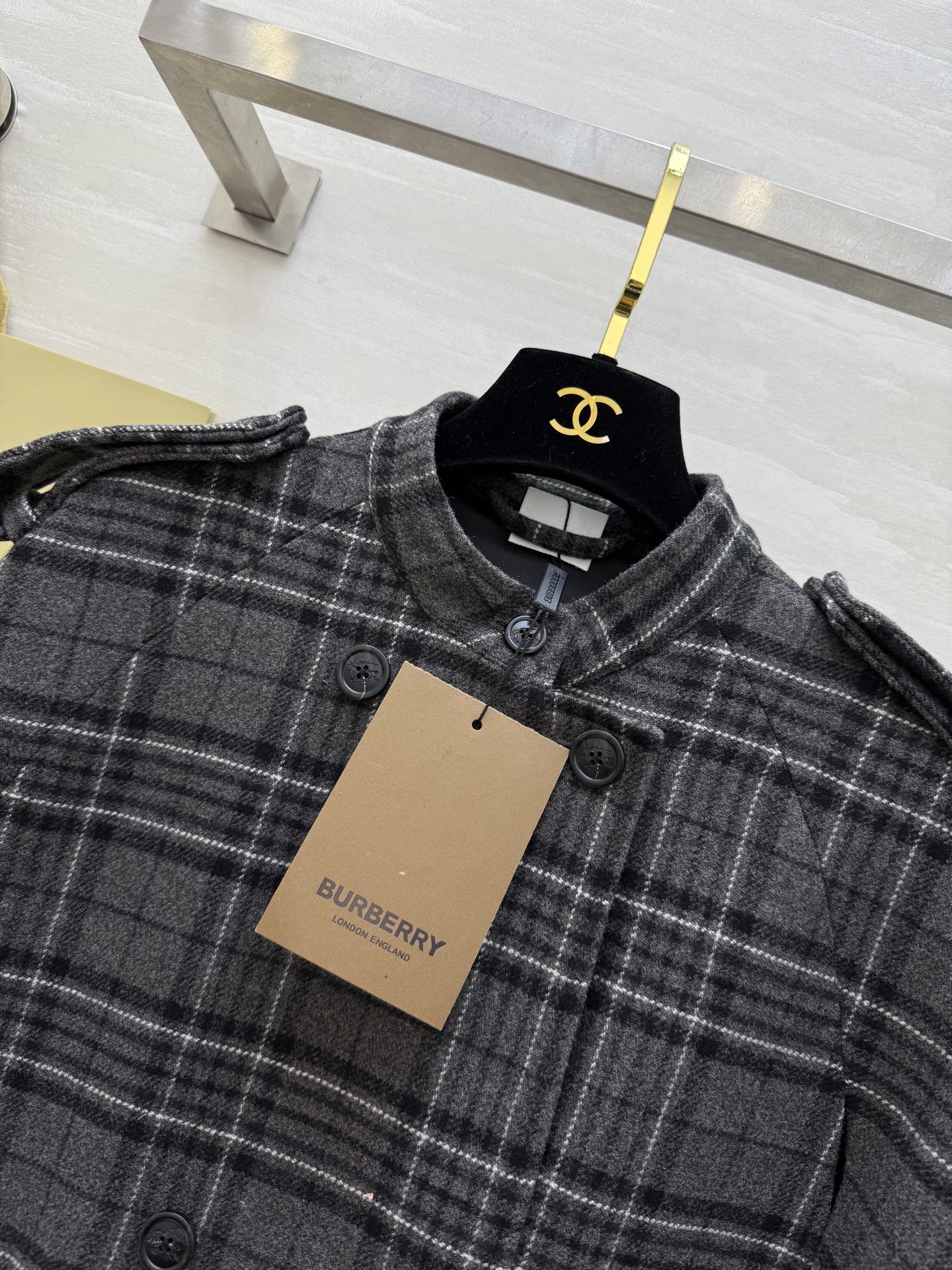 #Burberr♡²⁶早春新款 英伦风格纹斗篷式外套 高品质定制 现货首发size：S/M/L（s码胸围