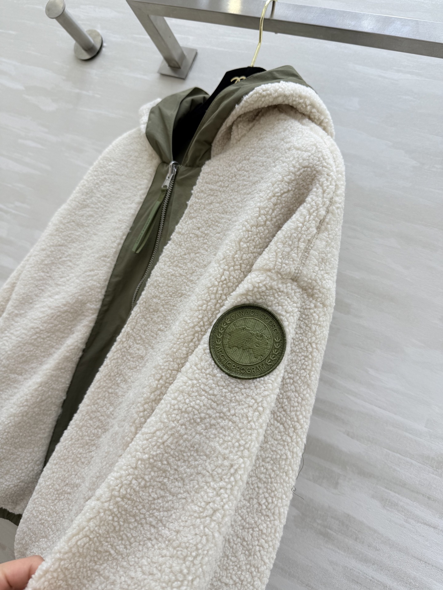 Canada Goose 女士新款 Alberni双面抓绒夹克✔️ 一面一风格，轻松反转不同场景✔️ 告