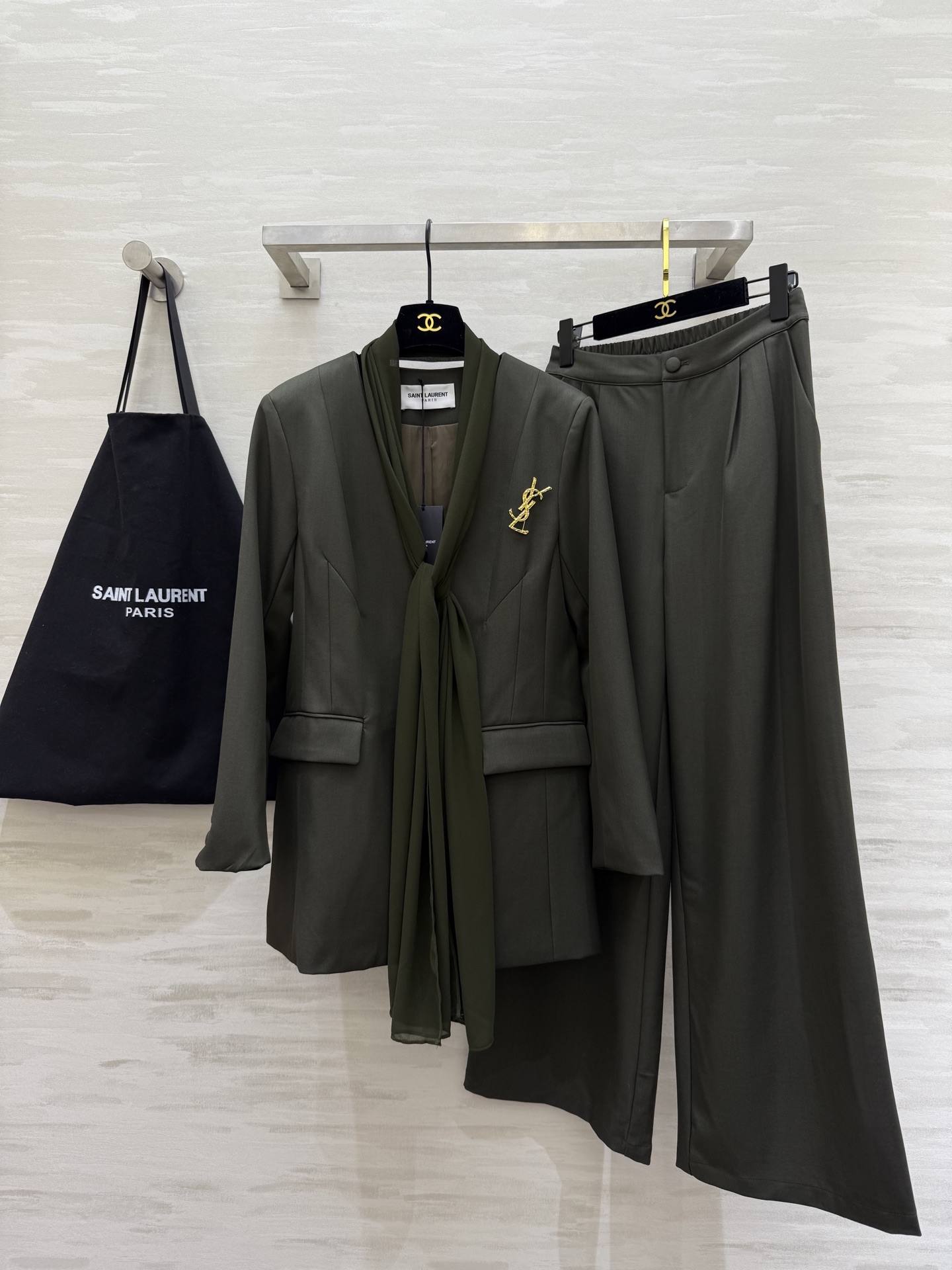 NO:686223,#ysl new suit, high quality customization, available now, size S/M/L/XL (S size shoulder width 40, bust 98, length 75, pants elastic waist 64, pants length 99),, saint laurent, business suit,19860909#ysl新款西装套装 高品质定制 现货首发sizeS/M/L/XL（s码肩宽40,胸围98,衣长75,裤子弹力腰围64,裤长99）,,saint laurent,business suit,,Women's clothing