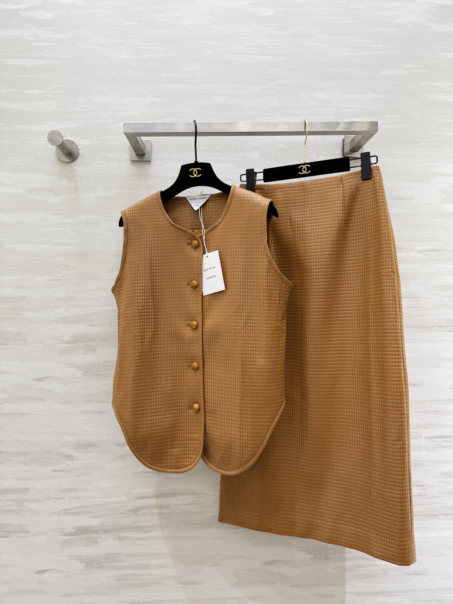 NO:686235,#BvEarly Spring New Style Woven Vest Suit High Quality Customized sizes S/M/L/XL (S size bust 94, length 50-65, skirt waist 66, skirt length 83),,bottega veneta,skirts,19860909#Bv早春新款 编织马甲套装 高品质定制 sizeS/M/L/XL（s码胸围94,衣长50-65,半裙腰围66,裙长83）,,bottega veneta,skirts,,Women's clothing