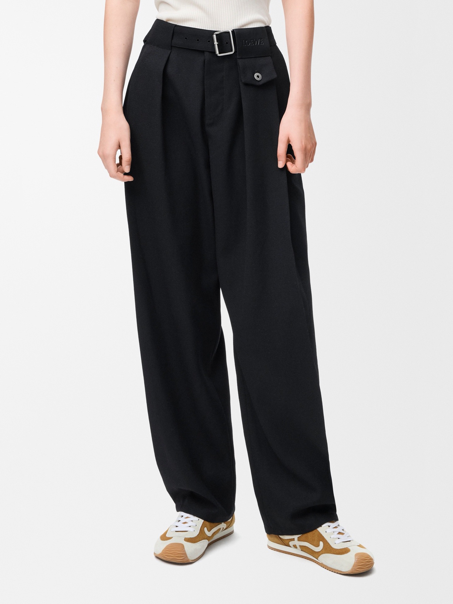 NO:686904,,,19860909,,,Women's clothing