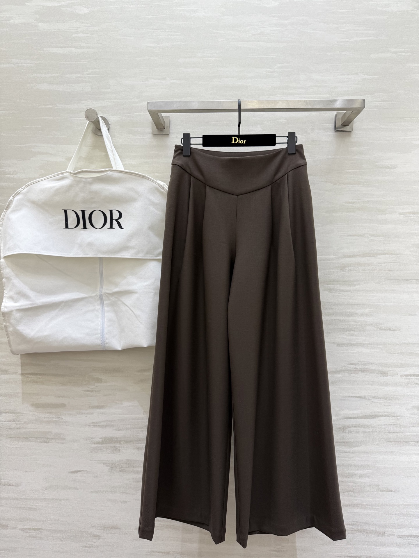 NO:686908,#DIO new style wool wide-leg trousers, high quality custom-made, available in stock first size S/M/L/XL (M size waist 72, trouser length 103),, dior,19860909#DIO新款 羊毛阔腿西裤 高品质定制 现货首发sizeS/M/L/XL（M码腰围72,裤长103）,,dior,,Women's clothing