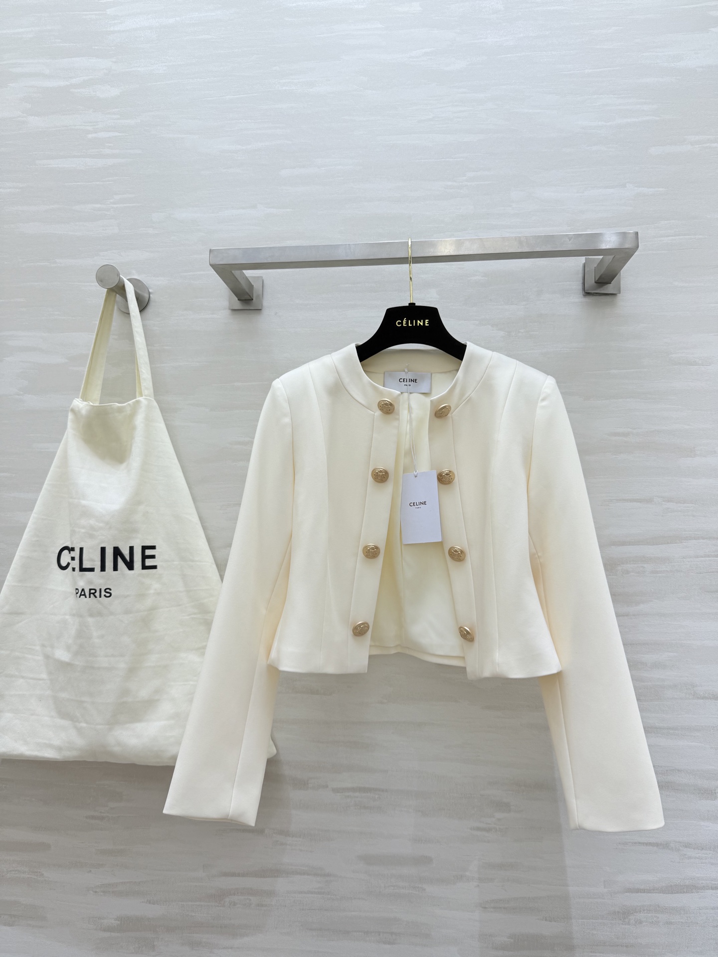 NO:687155,#Celin Early Spring New Style Double-breasted Gold Button Jacket High-Quality Customized Available in stock first size S/M/L/XL (S size shoulder width 38, bust 94, length 45),,celine,jackets & coats,19860909#Celin早春新款 双排金扣外套 高品质定制 现货首发sizeS/M/L/XL（s码肩宽38,胸围94,衣长45）,,celine,jackets & coats,,Women's clothing
