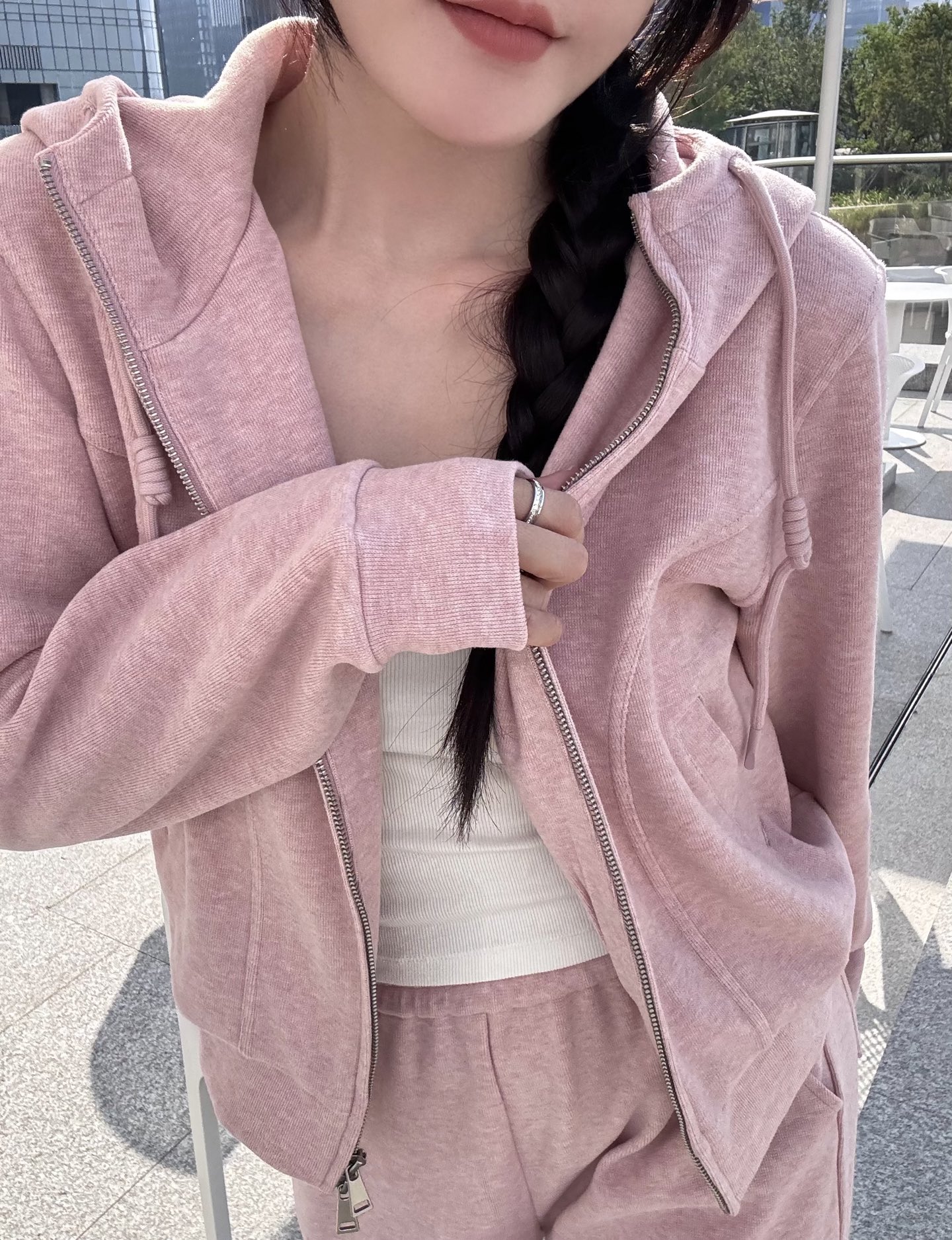 NO:687164,,,19860909,,,Women's clothing