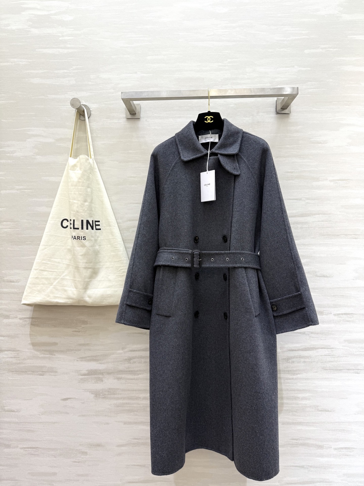 NO:687176,Comes with dust bag #Celin’s new wool double-sided woolen coat, high-quality customization, available in stock, size S/M/L (S size bust 118, length 108),,celine,19860909配防尘袋#Celin新款 羊毛双面呢大衣 高品质定制 现货首发sizeS/M/L（s码胸围118,衣长108）,,celine,,Women's clothing