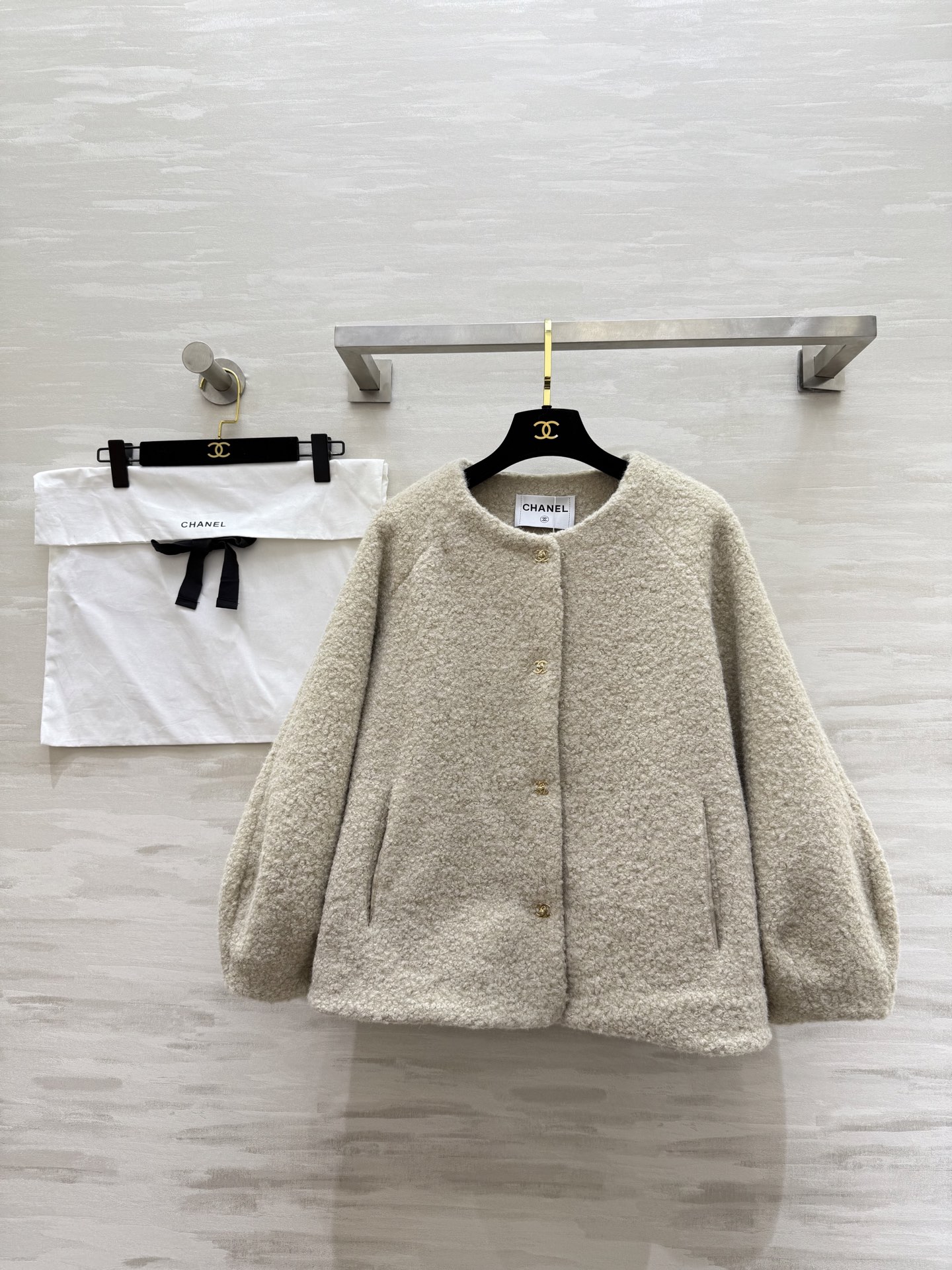 NO:687449,#Chane New Wool Teddy Jacket, Soft and Plush, High Quality Customized, Ready Available, SizeS/M/L (S Size Bust 112, Length 55),,chanel,jackets & coats,19860909#Chane新款 羊毛泰迪外套 软乎乎毛绒绒 高品质定制 现货首发sizeS/M/L（s码胸围112,衣长55）,,chanel,jackets & coats,,Women's clothing
