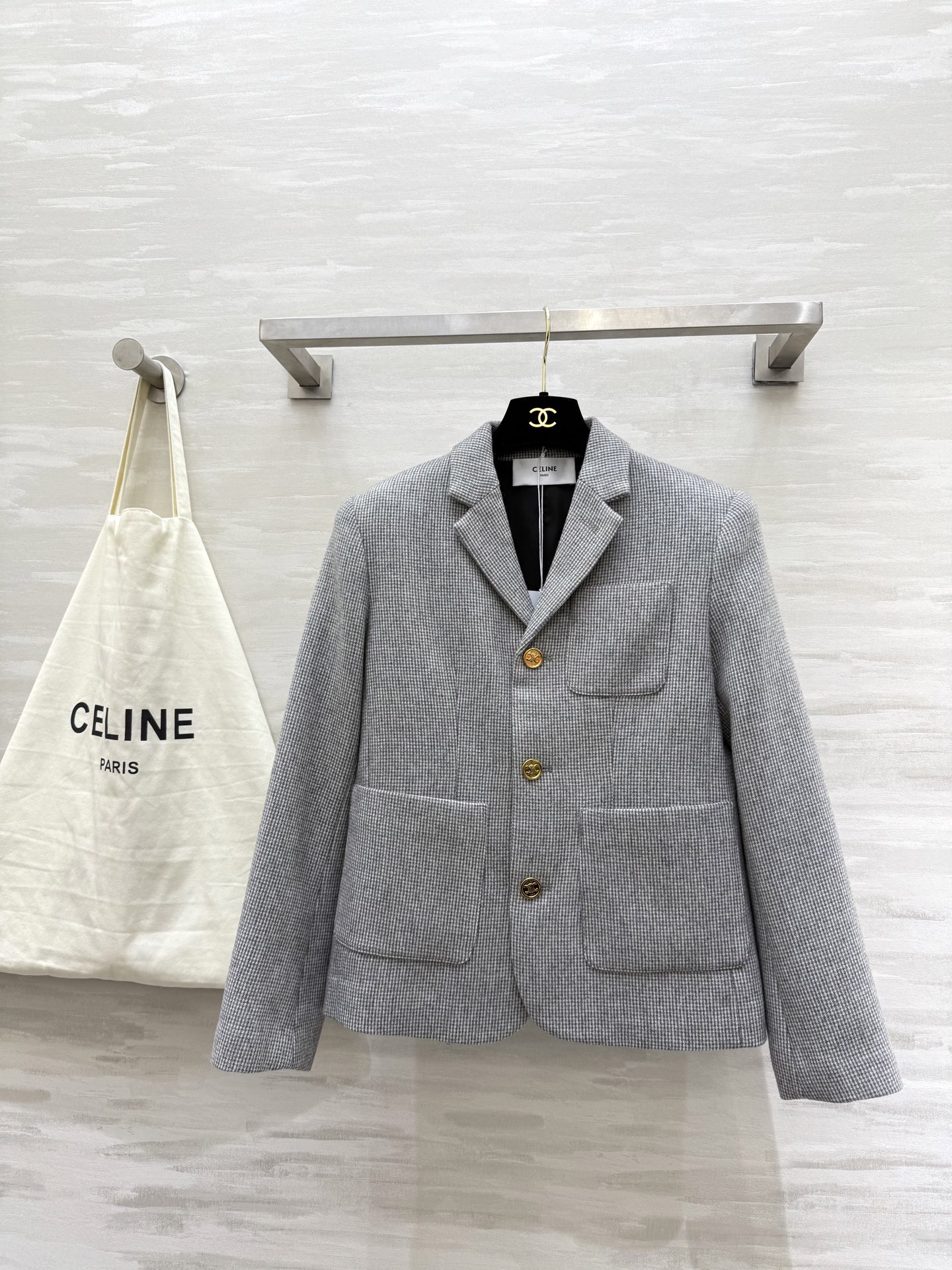 NO:687455,#Celin new style wool gray and white plaid suit jacket, high quality custom-made, available now, sizeS/M/L (S size bust 96, length 58),,celine,jackets & coats,business suit,19860909#Celin新款 羊毛灰白格纹西装外套 高品质定制 现货首发sizeS/M/L（s码胸围96,衣长58）,,celine,jackets & coats,business suit,,Women's clothing