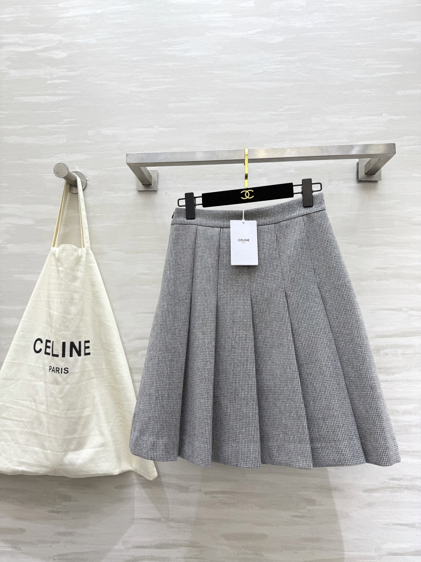 NO:687458,#Celin New Style British College Style Wool Plaid Pleated Skirt High Quality Customized Ready Available First SizeS/M/L (S Size Waist 66, Skirt Length 54),,celine,skirts,19860909#Celin新款 英伦学院风 羊毛格纹百褶半裙 高品质定制 现货首发sizeS/M/L（s码腰围66,裙长54）,,celine,skirts,,Women's clothing