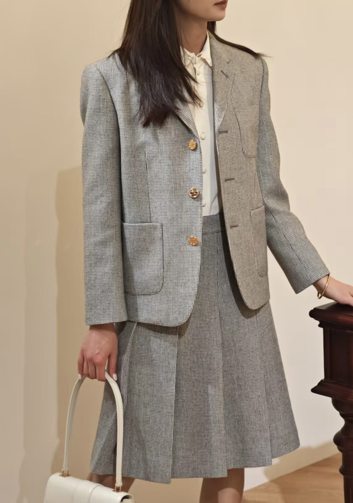 NO:687460,,,19860909,,,Women's clothing