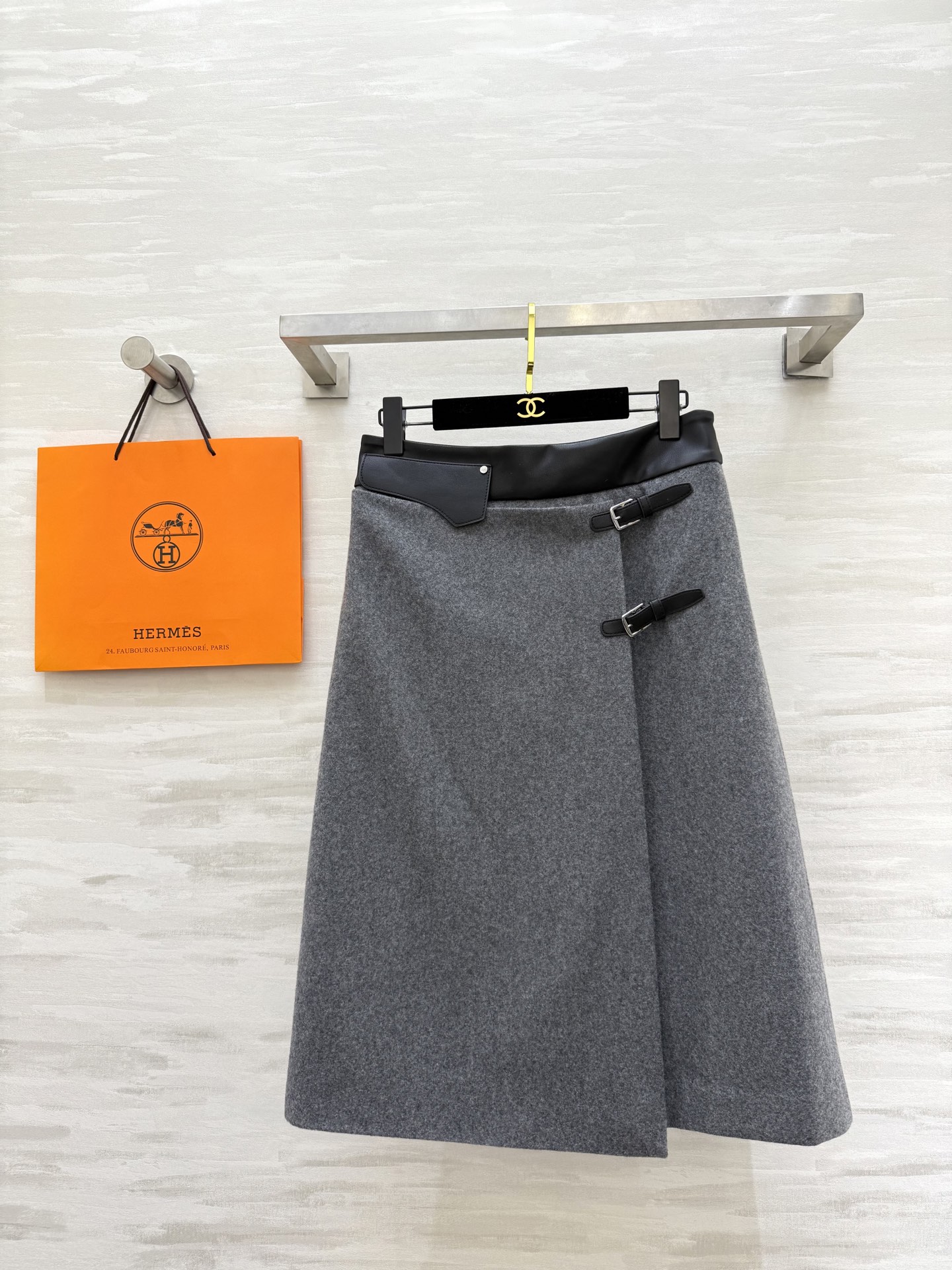NO:687466,#Herma's new eco-friendly protein fur and wool skirt, high-quality customization, available in stock, size S/M/L (S size waist 70, skirt length 68),,hermes,skirts,19860909#Herma新款 环保蛋白皮羊毛半身裙 高品质定制 现货首发sizeS/M/L（s码腰围70,裙长68）,,hermes,skirts,,Women's clothing
