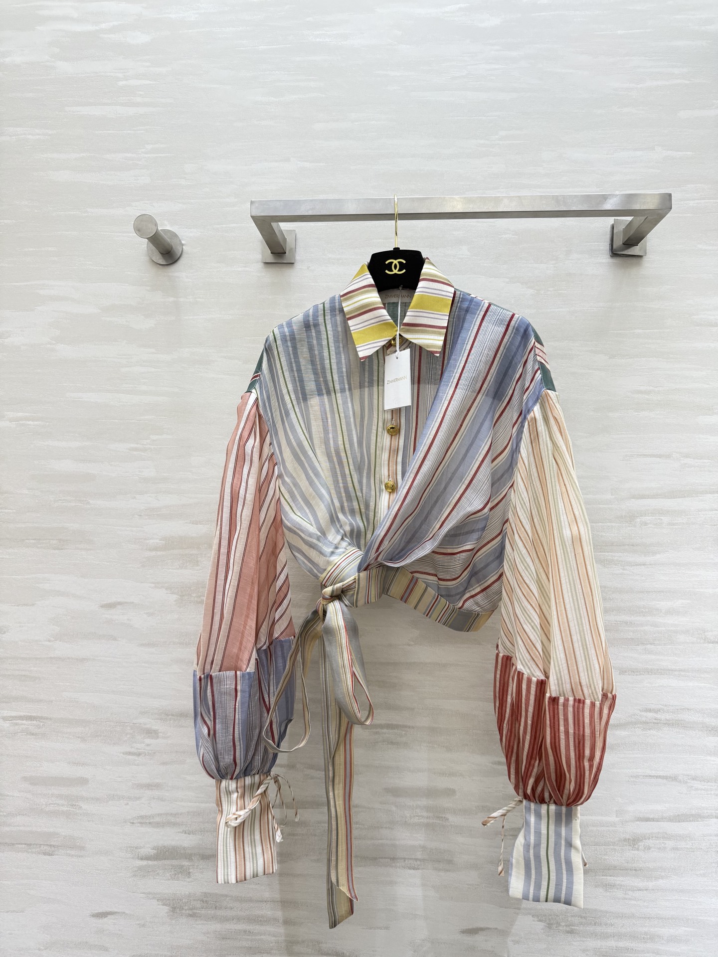 NO:687470,#Zimmerman early spring Rebellion series striped shirt, silk + linen blend, light and breathable, perfect for spring and summer!  Colorful striped splicing + lantern sleeves + lace-up waist. Retro and fashionable. The cuff strap design is super detailed. High-quality customization. Available in stock first size S/M/L (S size dropped shoulder width 56, bust 96, length 46),, real silk,19860909#Zimmerman早春Rebellion系列条纹衬衣 真丝+亚麻混纺 轻盈透气超适合春夏！多彩条纹拼接+灯笼袖+系带收腰 复古又时髦 袖口绑带设计超有细节感 高品质定制 现货首发sizeS/M/L（s码落肩肩宽56,胸围96,衣长46）,,real silk,,Women's clothing