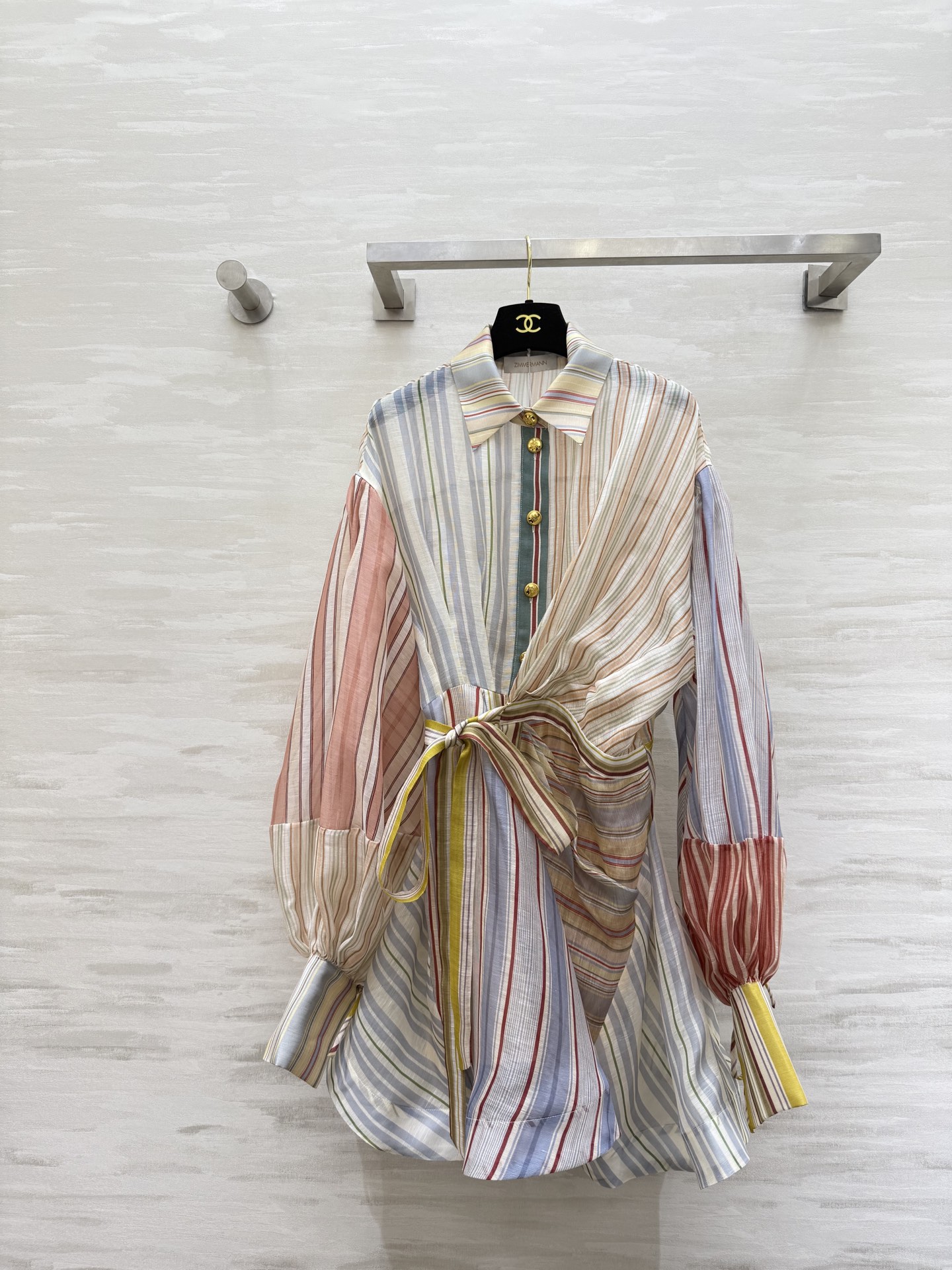 NO:687476,#Zimmerman Early Spring Rebellion Series Striped Shirt Skirt Silk + Linen Blend. Light and breathable, perfect for spring and summer!  Colorful striped splicing + lantern sleeves + lace-up waist. Retro and fashionable. The cuff strap design is super detailed. High-quality customization. Available in stock first size S/M/L (S size dropped shoulder width 52, bust 94, waist 68, skirt length 87),,skirts, real silk,19860909#Zimmerman早春Rebellion系列条纹衬衣裙 真丝+亚麻混纺 轻盈透气超适合春夏！多彩条纹拼接+灯笼袖+系带收腰 复古又时髦 袖口绑带设计超有细节感 高品质定制 现货首发sizeS/M/L（s码落肩肩宽52,胸围94,腰围68,裙长87）,,skirts,real silk,,Women's clothing