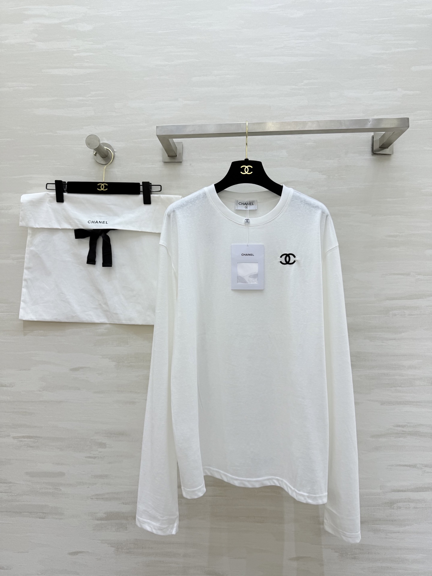 NO:689389,#Chane new style Xiaoxiang embroidered long-sleeved top, high-quality customization, available in stock first size S/M/L (shoulder width M 53, bust 112, length 70), Chanel-clothing, chanel, chanel,19860909#Chane新款 小香刺绣长袖上衣 高品质定制 现货首发sizeS/M/L（M码肩宽53,胸围112,衣长70）,香奈儿-服装,chanel,chanel,,Women's clothing