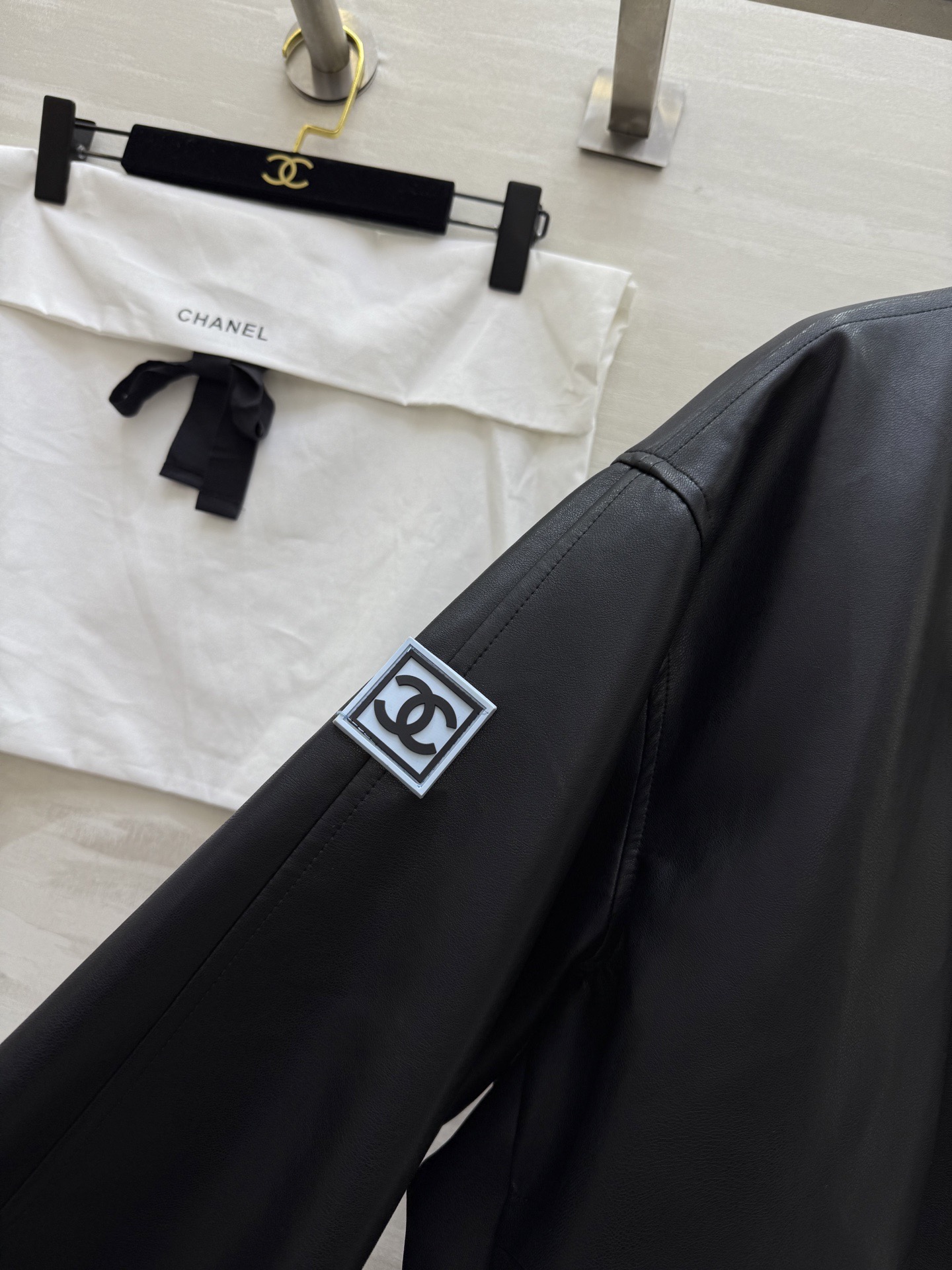 #Chane♡新款 中古系列 环保皮立领外套 高品质定制 现货首发size：36/38/40（38肩宽：