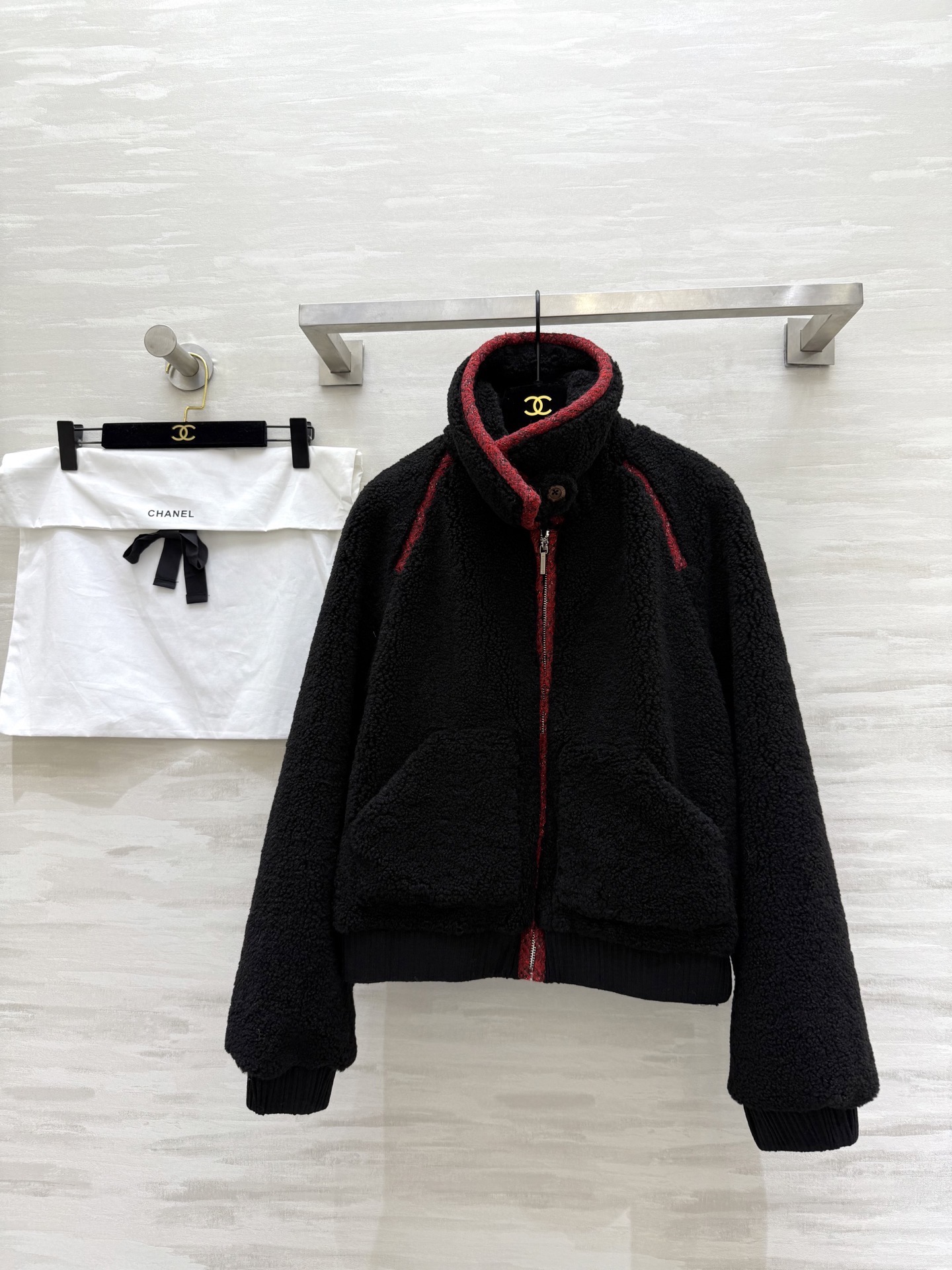 NO:689353,#Chane new style lambswool lapel jacket, high quality customization, available now, size 36/38/40 (36 size bust 104, length 53), Chanel-clothing, chanel, chanel, jackets & coats,19860909#Chane新款 羊羔毛翻领外套 高品质定制 现货首发size36/38/40（36码胸围104,衣长53）,香奈儿-服装,chanel,chanel,jackets & coats,,Women's clothing