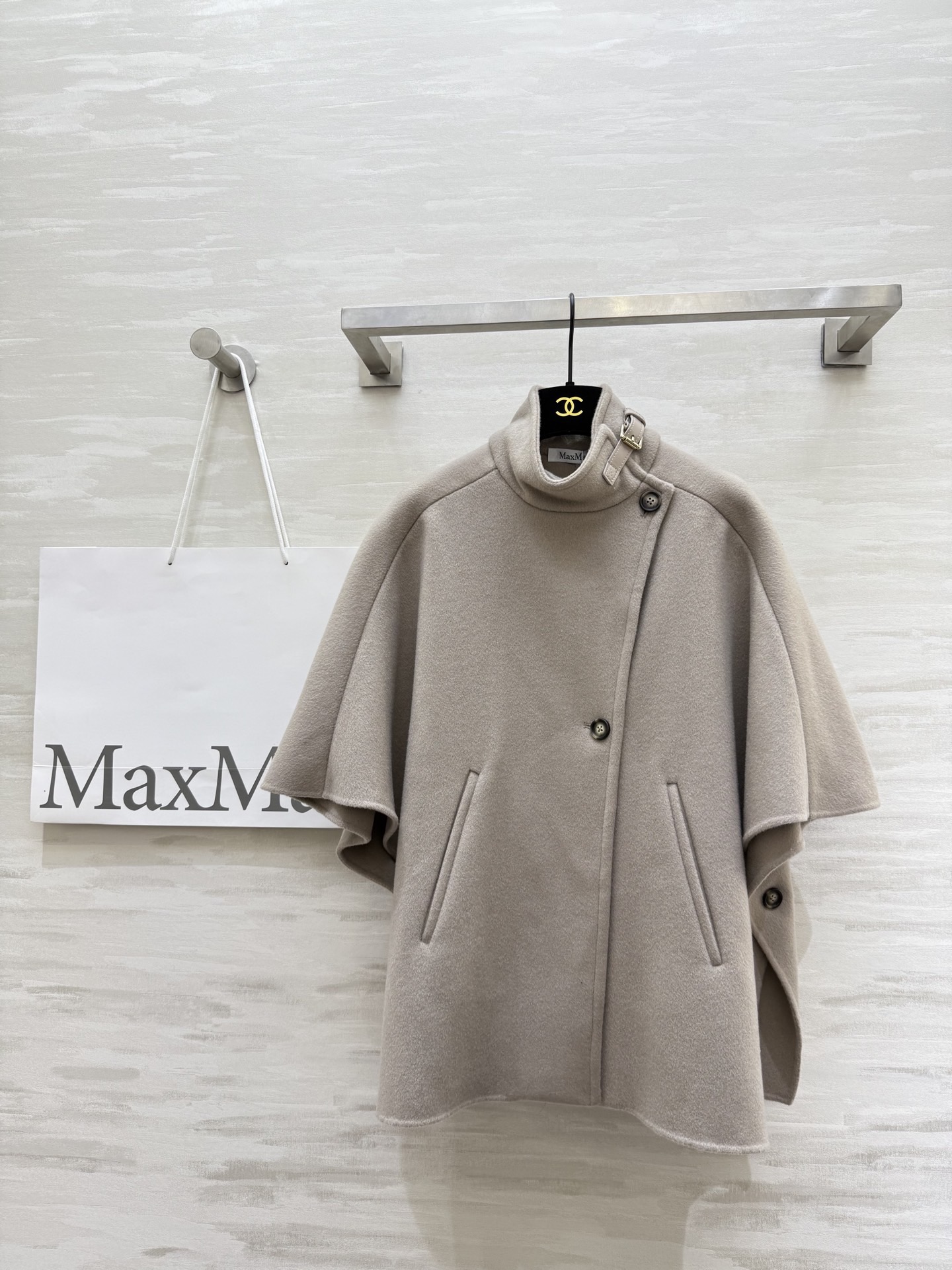 NO:689728,#Maxmar new woolen cape jacket, high quality, available in stock, sizes S/M/L (S size bust 146, length 64), Maxmar-clothing, jackets & coats,19860909#Maxmar新款 羊毛呢斗篷外套 高品质 现货来sizeS/M/L（s码胸围146,衣长64）,麦丝玛拉-服装,jackets & coats,,Women's clothing