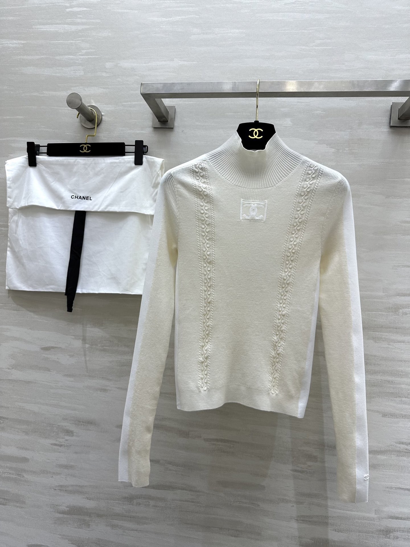 NO:697165,#Chane Ski Series Double C Letter Long Sleeve High Collar Bottoming Original Development Customized Yarn High Quality Available in Stock First Size36/38/40 (,,chanel,19860909#Chane滑雪系列 双C 字母长袖高领打底 原版开发 对版定制纱线 高品质 现货首发size36/38/40（,,chanel,,Women's clothing