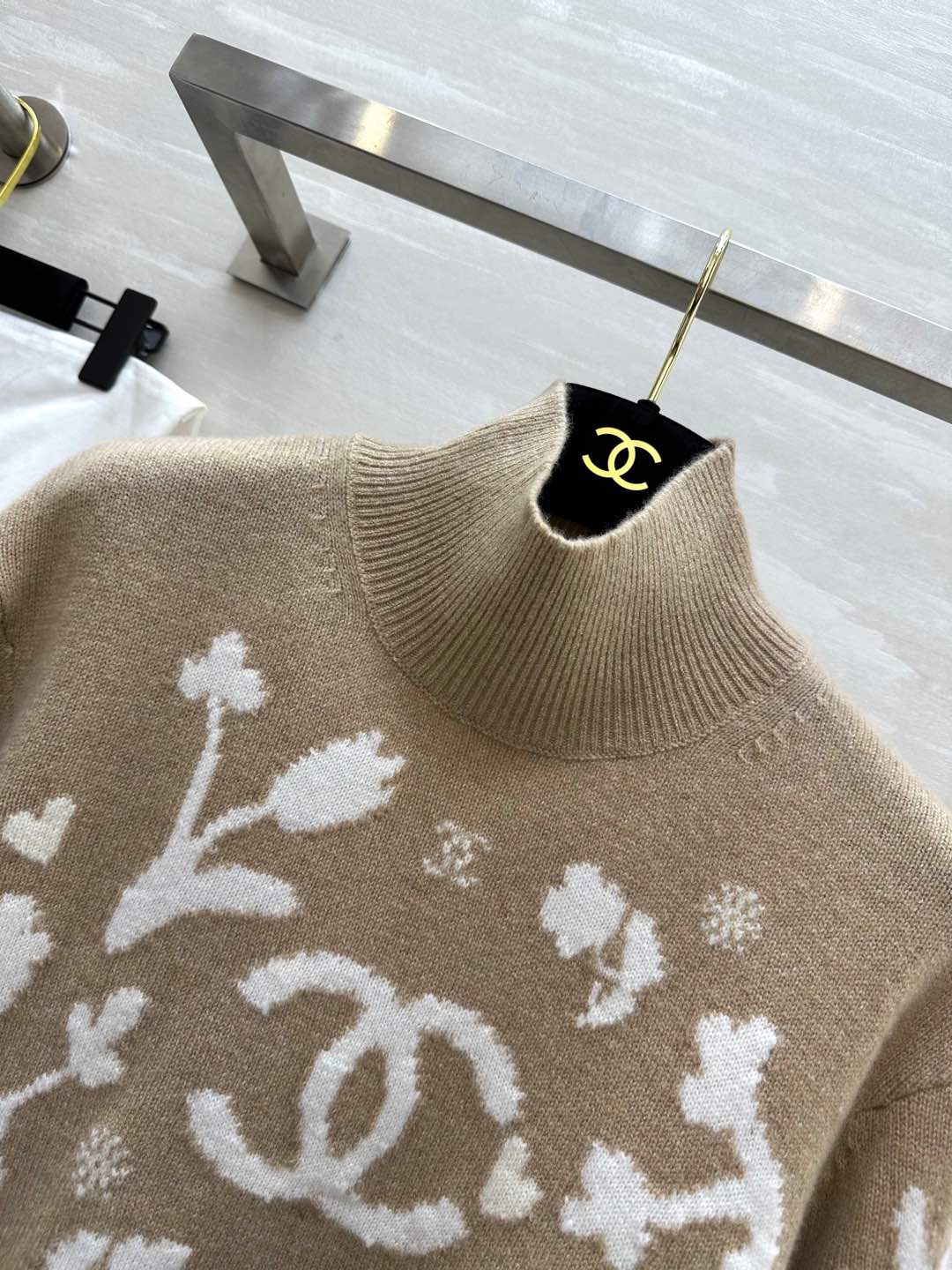 #Chane♡滑雪系列 高领花朵毛衣 羊绒桑蚕丝 保证手感和上身舒适度 圣诞新年配色 原版开发 高品质定