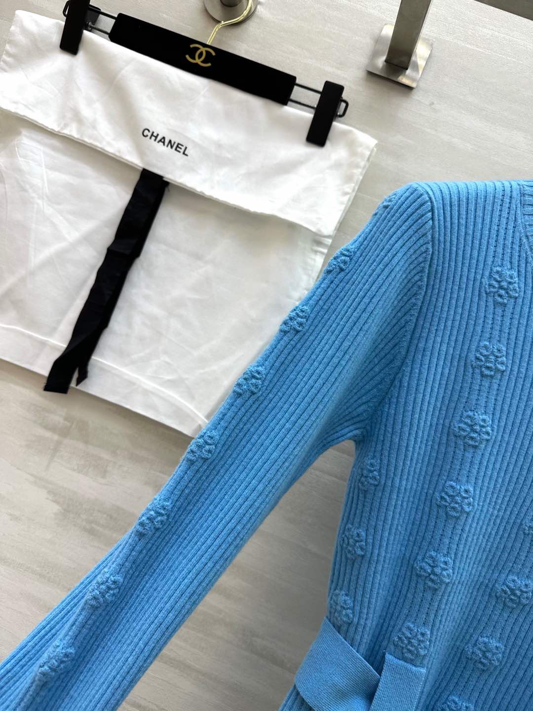 #Chane♡花朵浮雕腰带长袖毛衣 Jennie同款 羊绒+特种纱线 原版开发 高品质 现货首发size