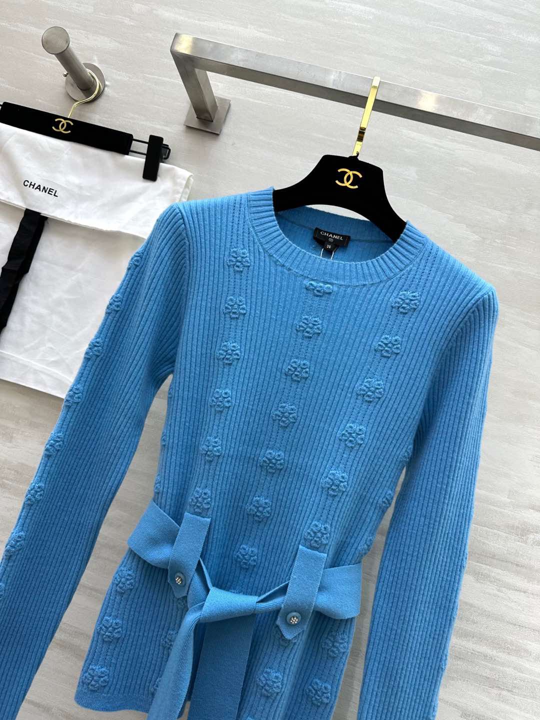 #Chane♡花朵浮雕腰带长袖毛衣 Jennie同款 羊绒+特种纱线 原版开发 高品质 现货首发size