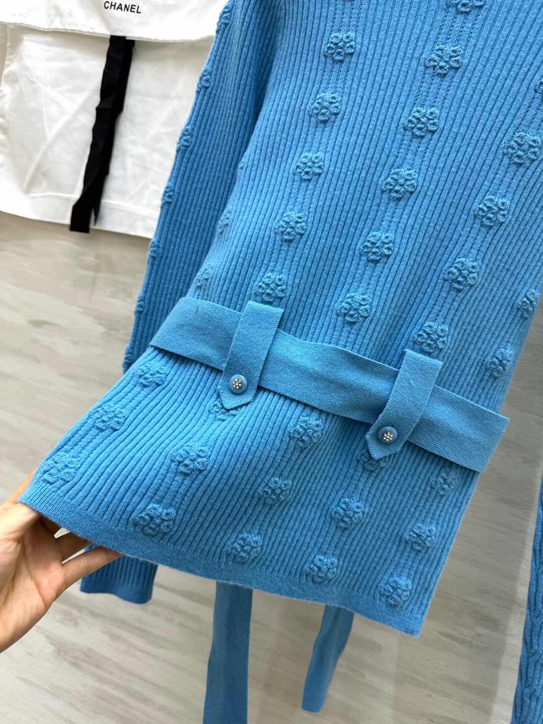 #Chane♡花朵浮雕腰带长袖毛衣 Jennie同款 羊绒+特种纱线 原版开发 高品质 现货首发size
