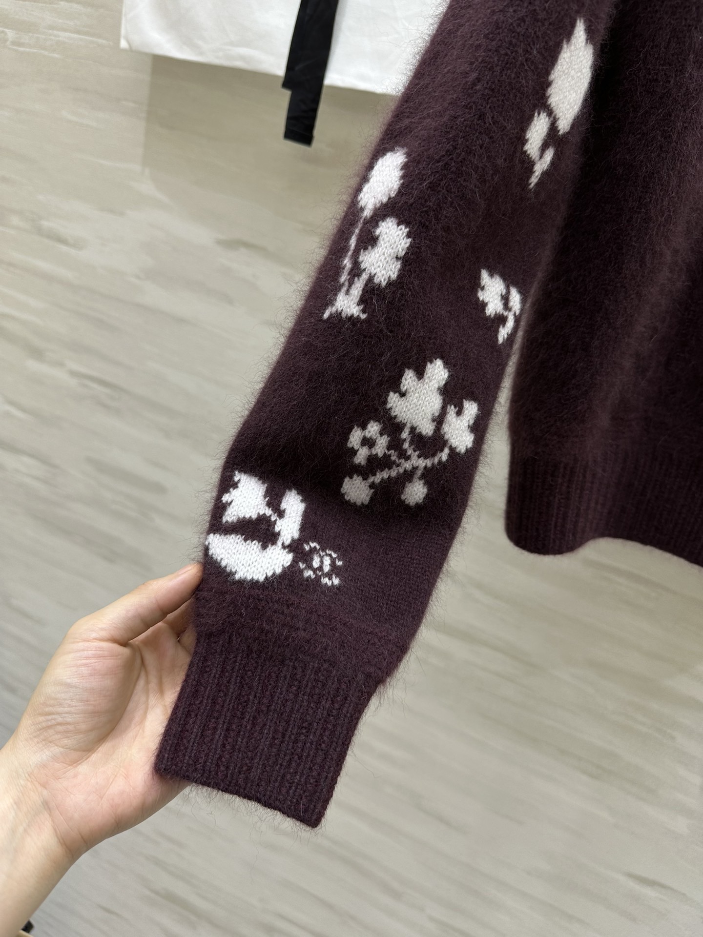 #Chane♡滑雪⛷️系列 花朵圆领长袖上衣 原版开发定制纱线🧶 羊绒桑蚕丝质地细腻柔软 高品质 现货首