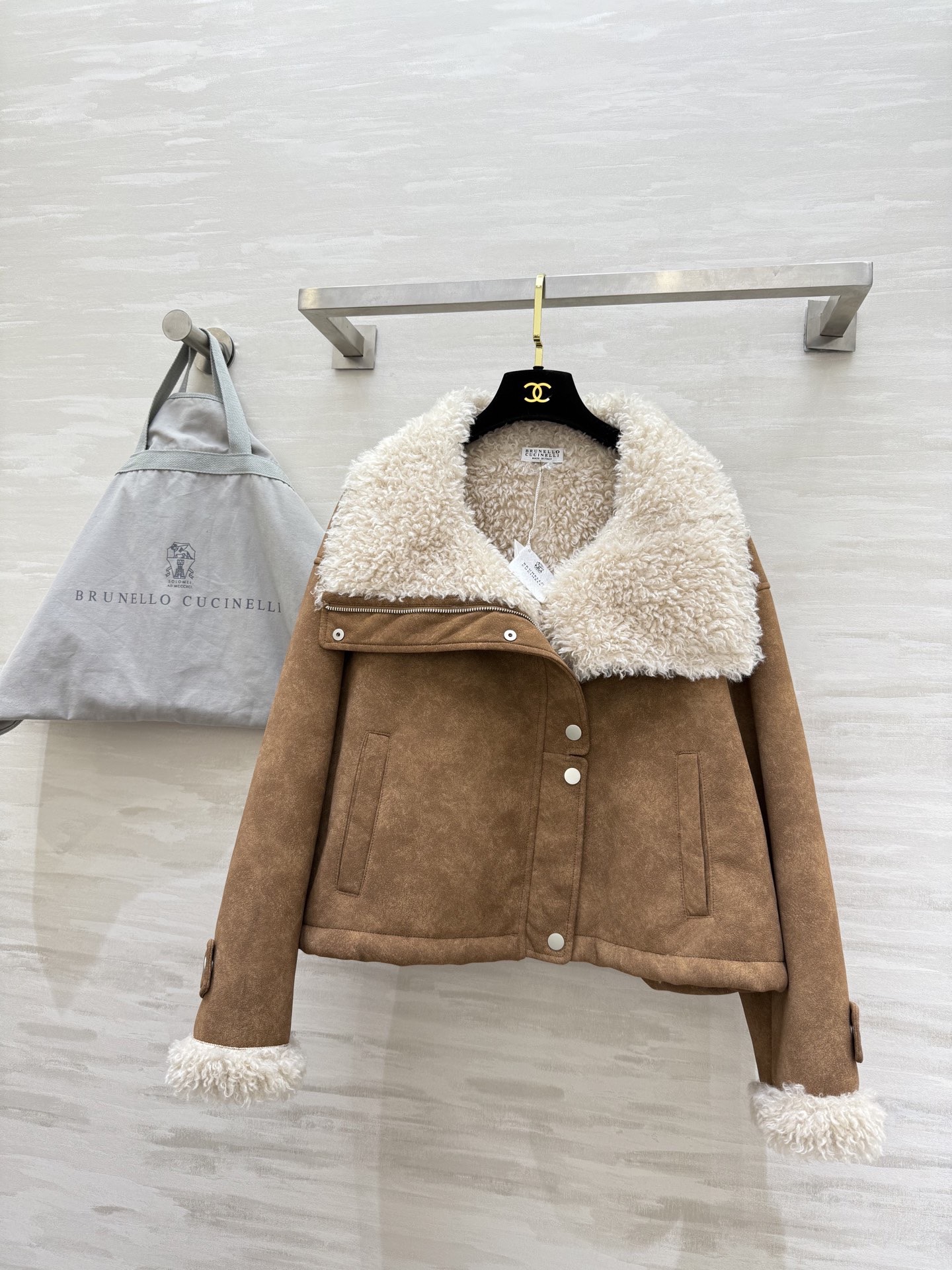 NO:697539,#Brunello Cucinell lamb wool jacket, retro and fashionable, high-quality customization, available in stock first size S/M/L (S size shoulder width 57, chest 130, length 54),, brunello cucinelli, jackets & coats,19860909#Brunello Cucinell羊羔毛外套 复古时髦 高品质定制 现货首发sizeS/M/L（s码肩宽57,胸围130,衣长54）,,brunello cucinelli,jackets & coats,,Women's clothing