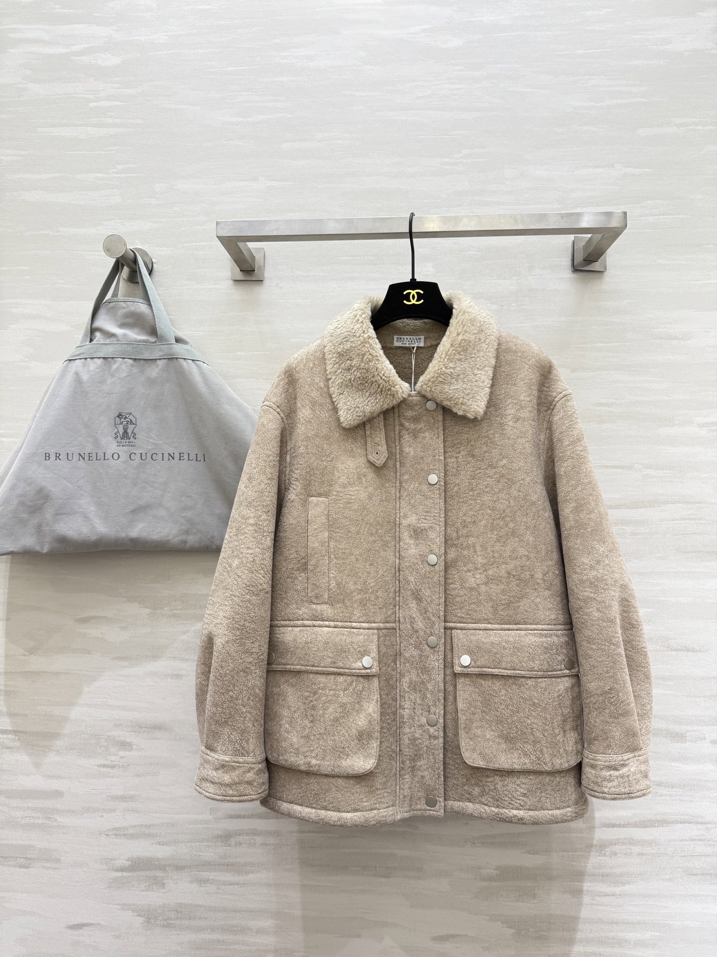 NO:689723,#Brunello Cucinell environmentally friendly fur all-in-one jacket, retro and fashionable, high-quality customization, available now, sizeS/M/L (S size shoulder width 50, bust 114, length 68), women's clothing, brunello cucinelli, jackets & coats, jackets & coats,19860909#Brunello Cucinell环保皮毛一体夹克外套 复古时髦 高品质定制 现货首发sizeS/M/L（s码肩宽50,胸围114,衣长68）,女装,brunello cucinelli,jackets & coats,jackets & coats,,Women's clothing
