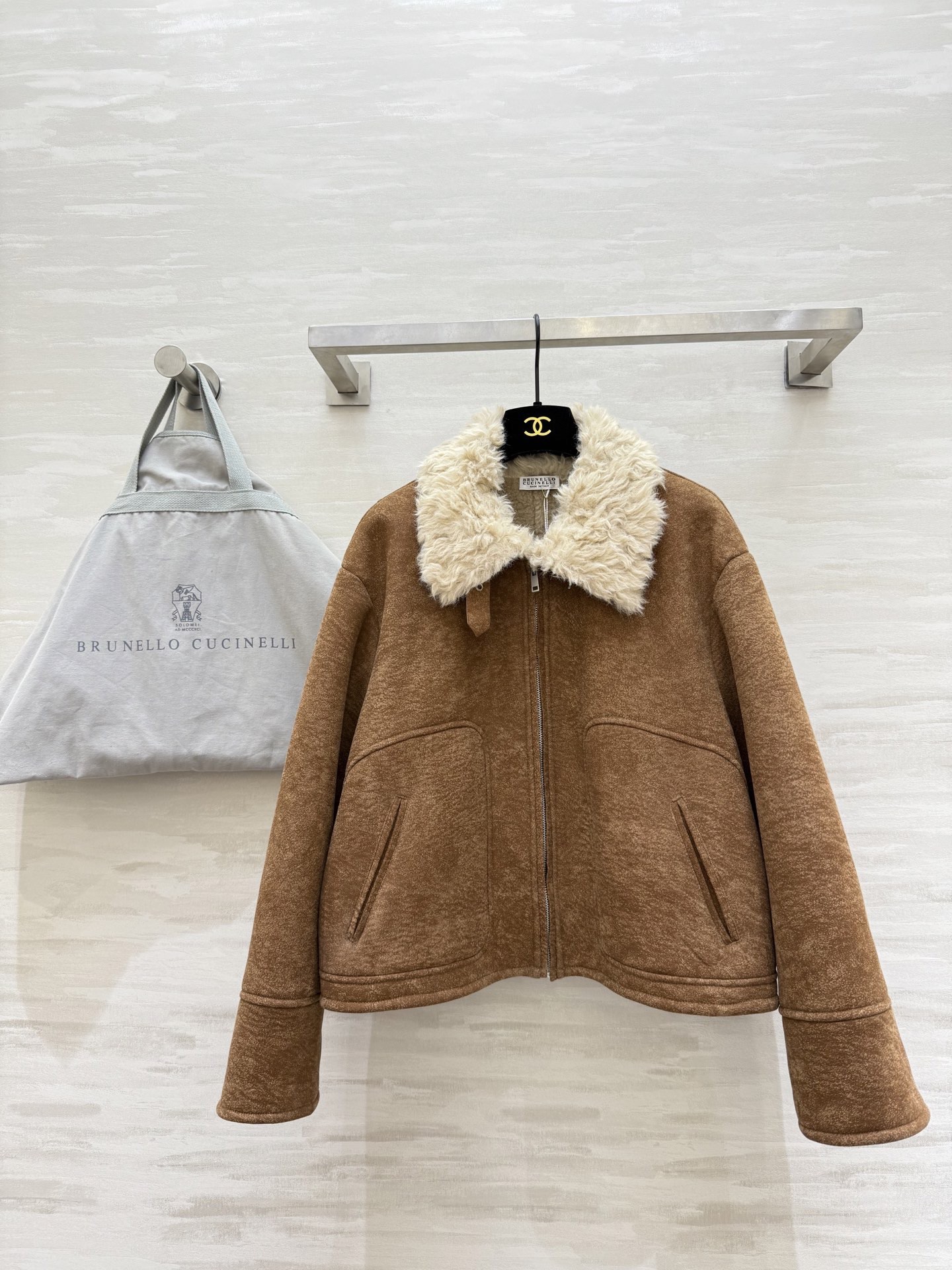 NO:689721,Brunello Cucinell lamb suede lapel jacket, nouveau riche, old money style, high quality customization, ready for sale, sizeS/M/L (S size shoulder width 49, bust 124, length 54), women's clothing, brunello cucinelli,jackets & coats,jackets & coats,chamois leather,19860909Brunello Cucinell羊羔毛麂皮翻领夹克外套 新贵老钱风 高品质定制 现货首发sizeS/M/L（s码肩宽49,胸围124,衣长54）,女装,brunello cucinelli,jackets & coats,jackets & coats,chamois leather,,Women's clothing